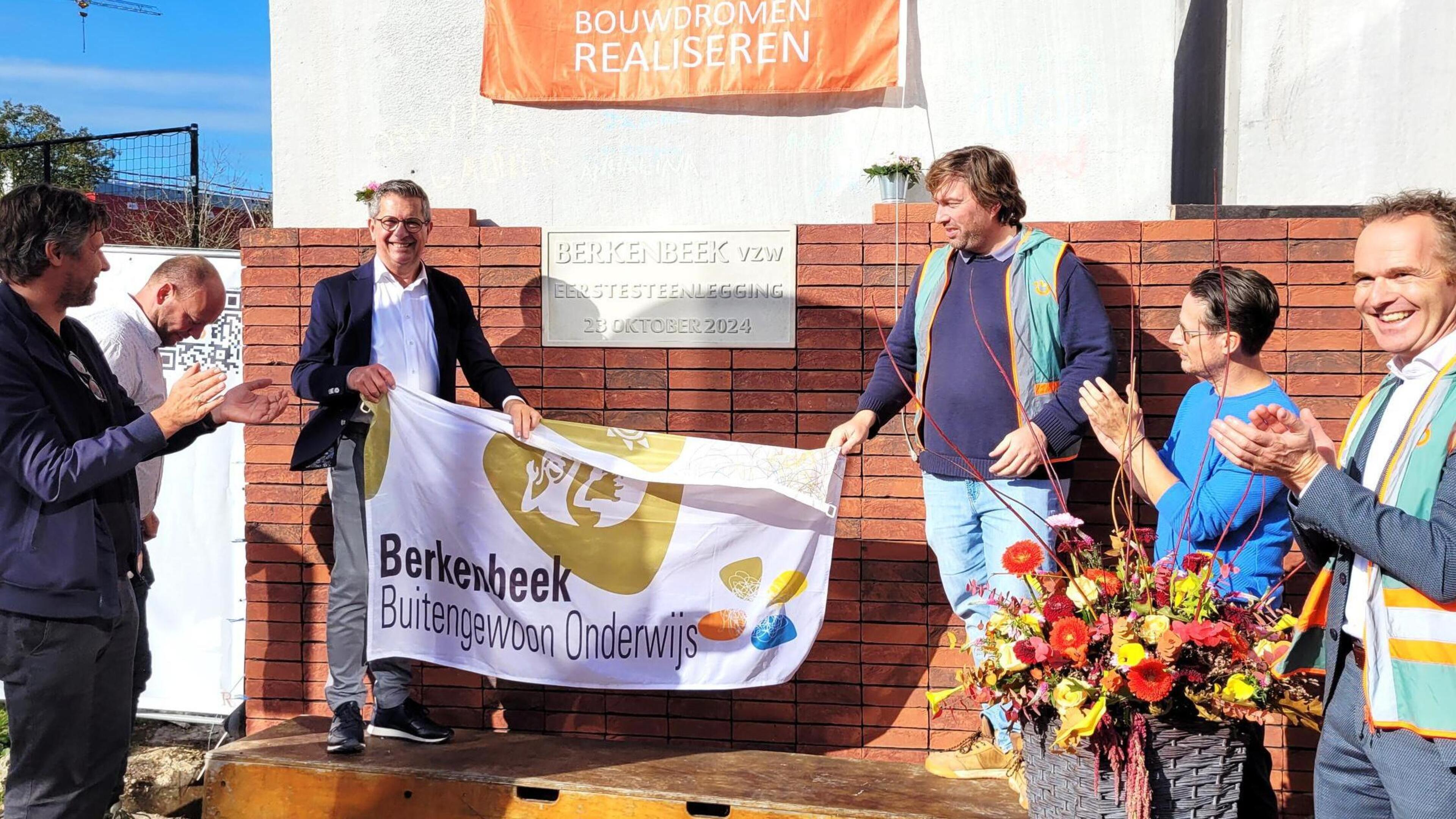 Berkenbeek legt eerste steen van nieuwe gebouwen voor buitengewoon onderwijs: “Vijftien jaar op gewa