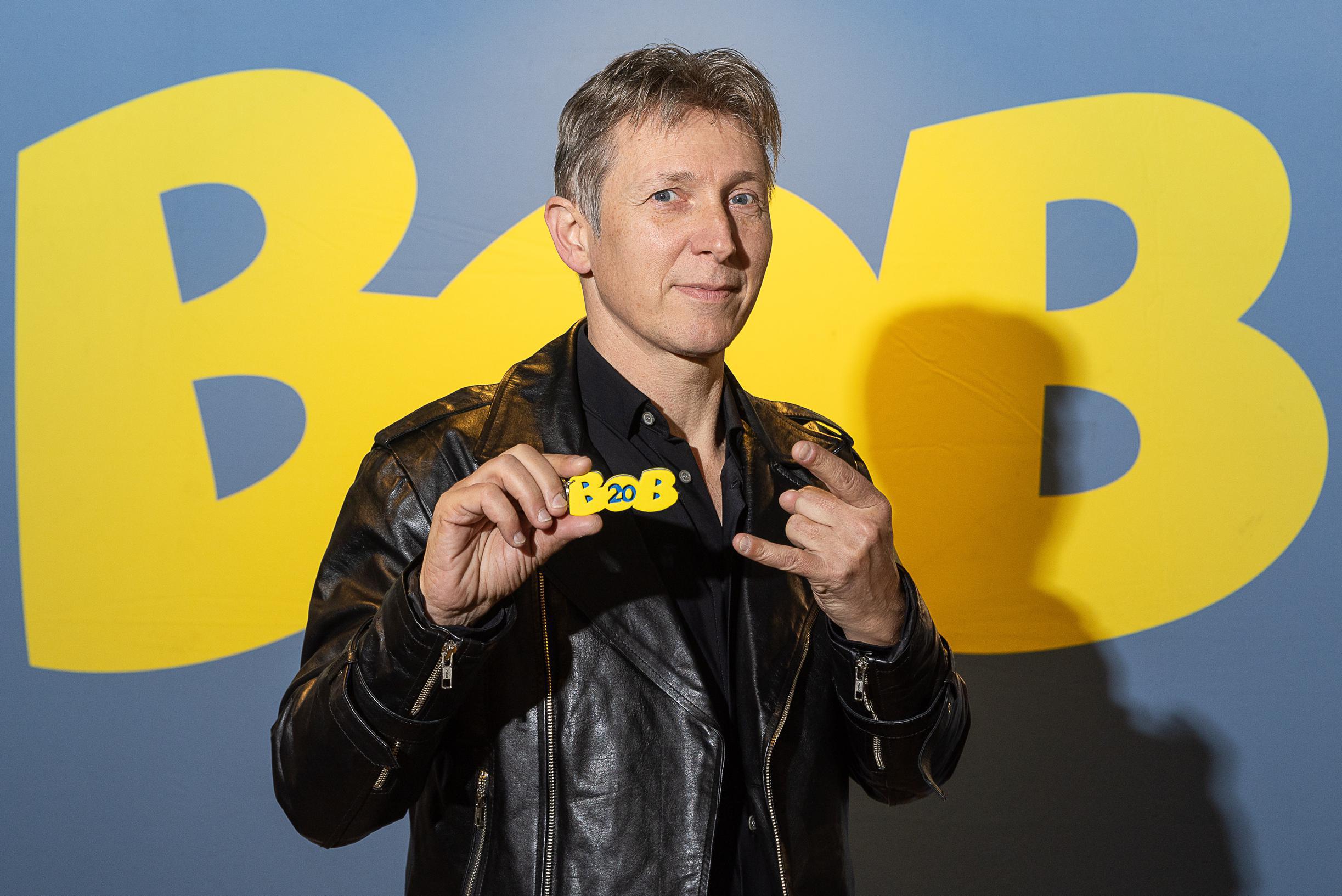 Er zit een opvallend team achter het nieuwe Bob-lied van Helmut Lotti ...