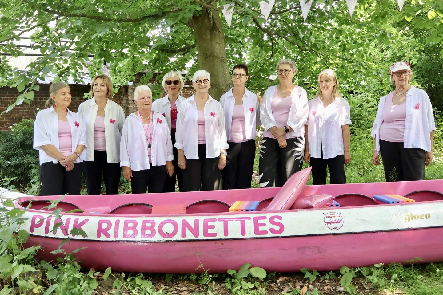 Pink Ribbonettes vieren tien jaar op het water: “We moeten ons verhaal ...
