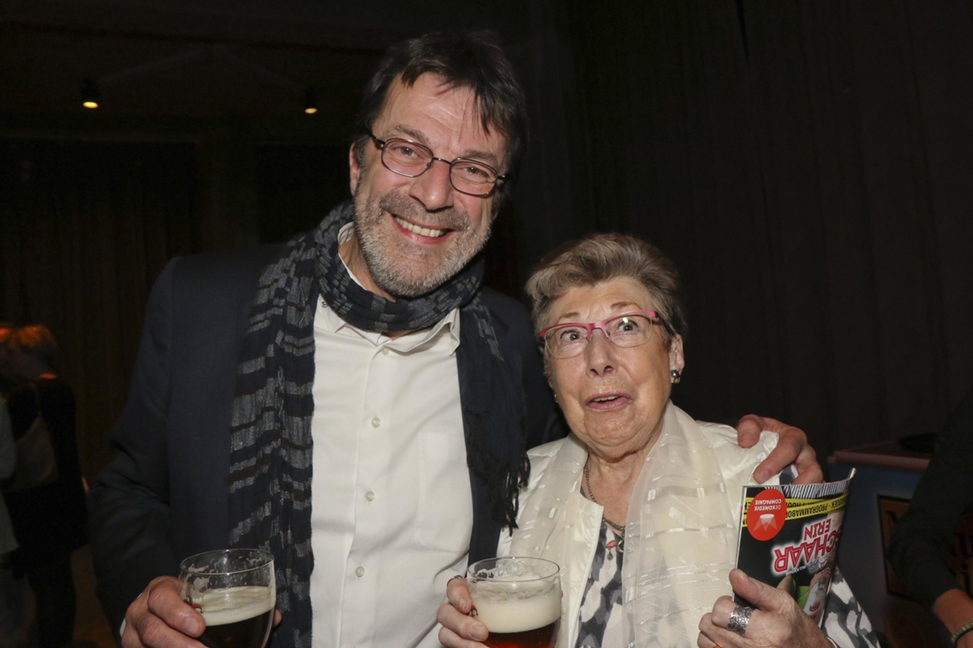 Vermoord personage Karel Deruwe keert na 18 jaar terug in 'Familie': dit  vinden zijn collega's ervan | GVA
