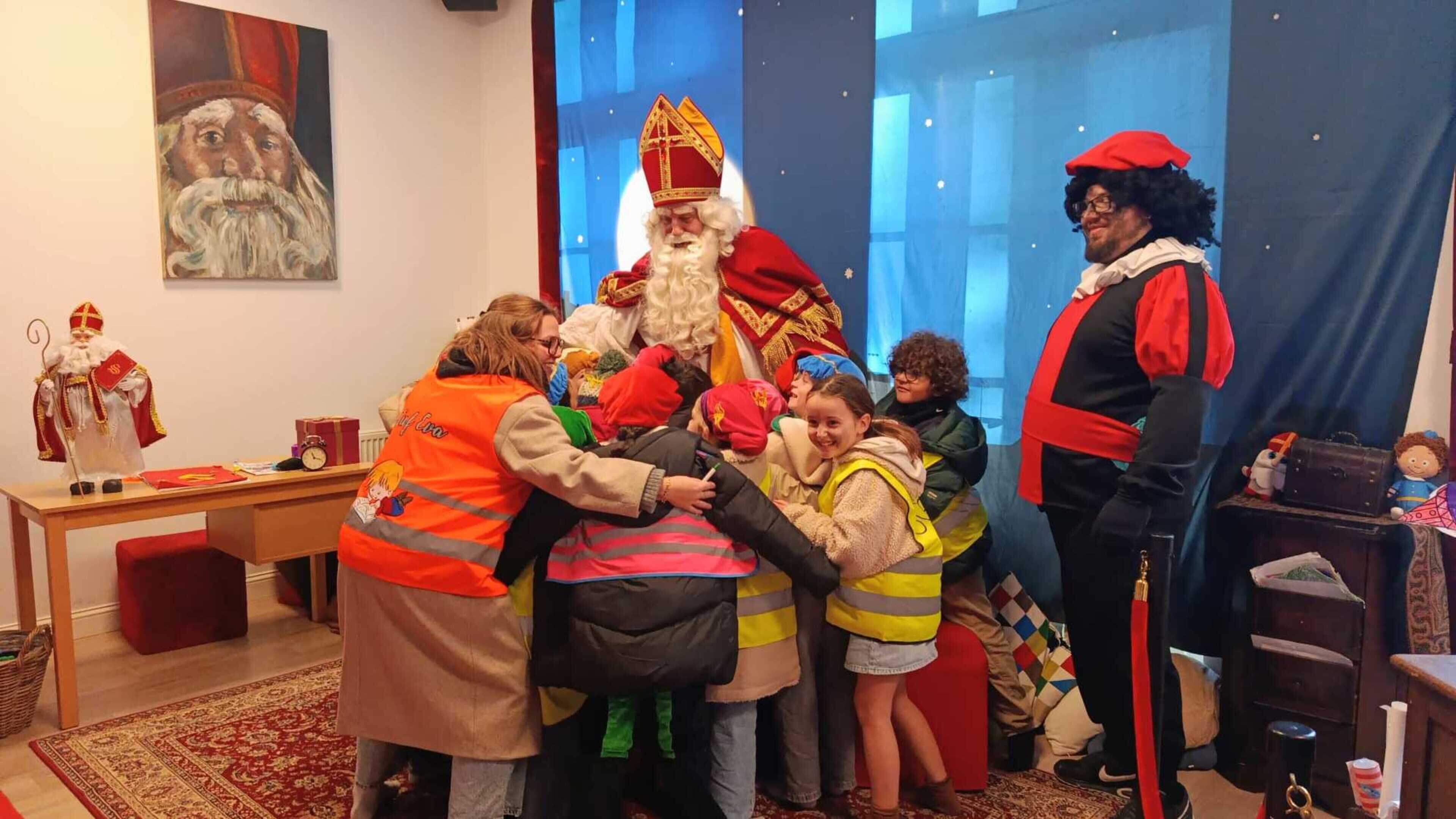 Nog twee nachtjes slapen en dan komt Sinterklaas: kinderen bezoeken hem alvast in kasteel in Deurne