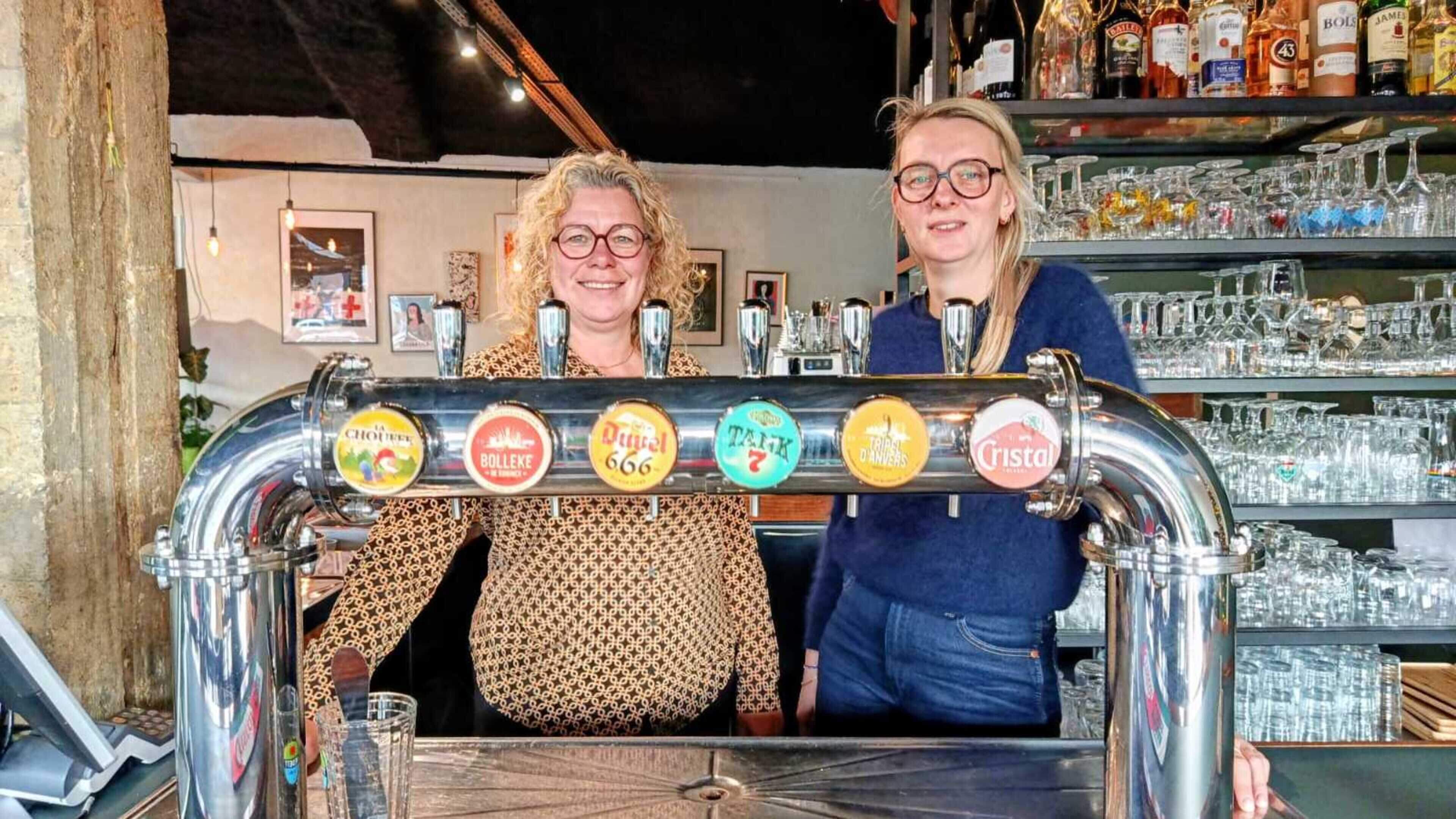Elke en Liesbeth openen nieuw café De Gust in Deurne-Noord: “In het startjaar willen we veel uittest
