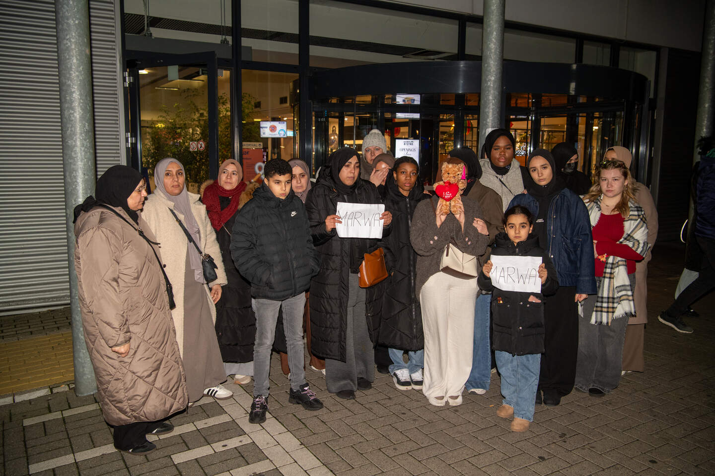 Familie van comateuze Marwa (18) smeekt UZA om haar behandeling voort te  zetten: “Er zit zeker nog leven in haar” | GVA