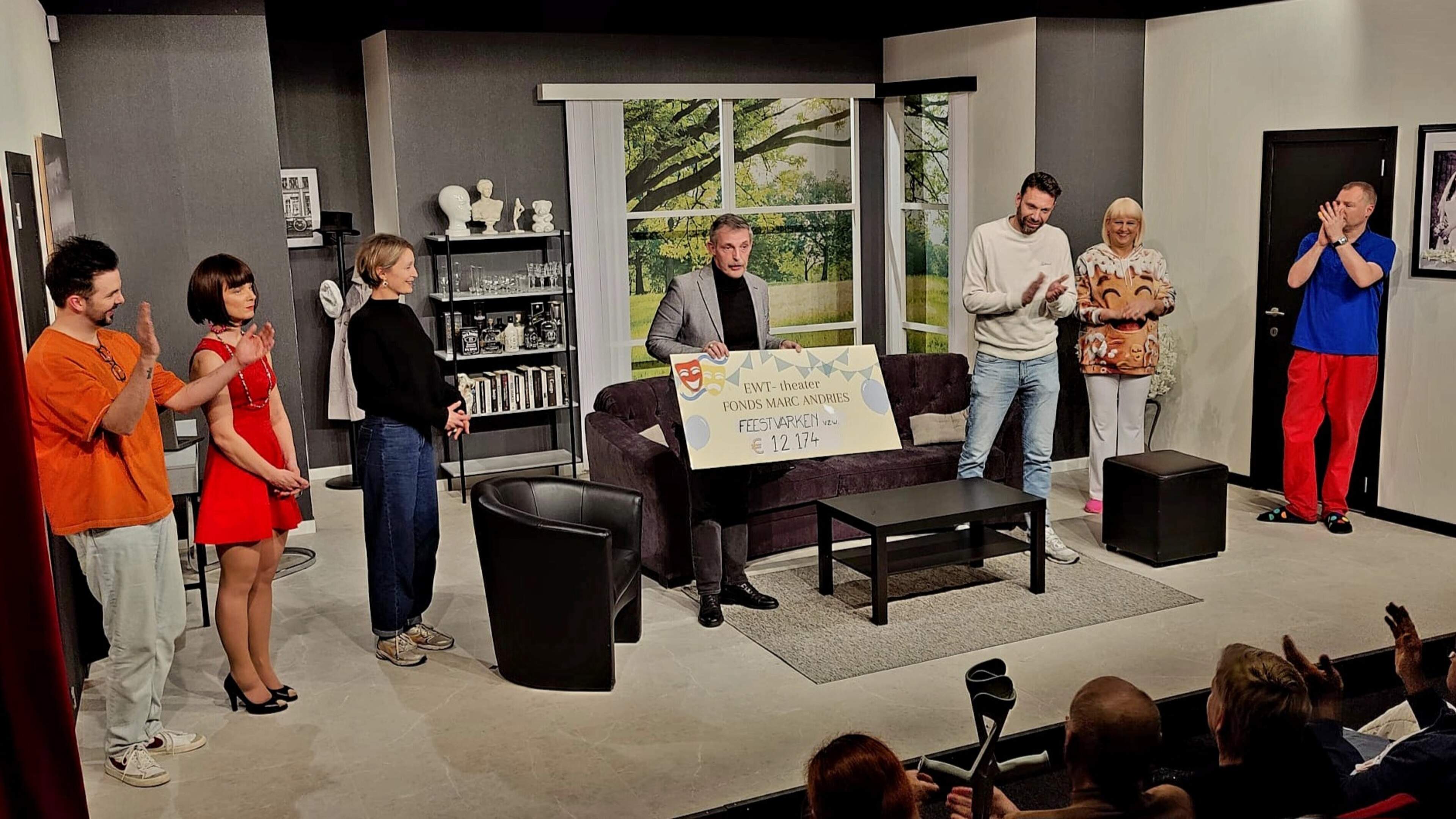 EWT-Theater in Deurne schenkt €12.174 aan de vzw Feestvarken