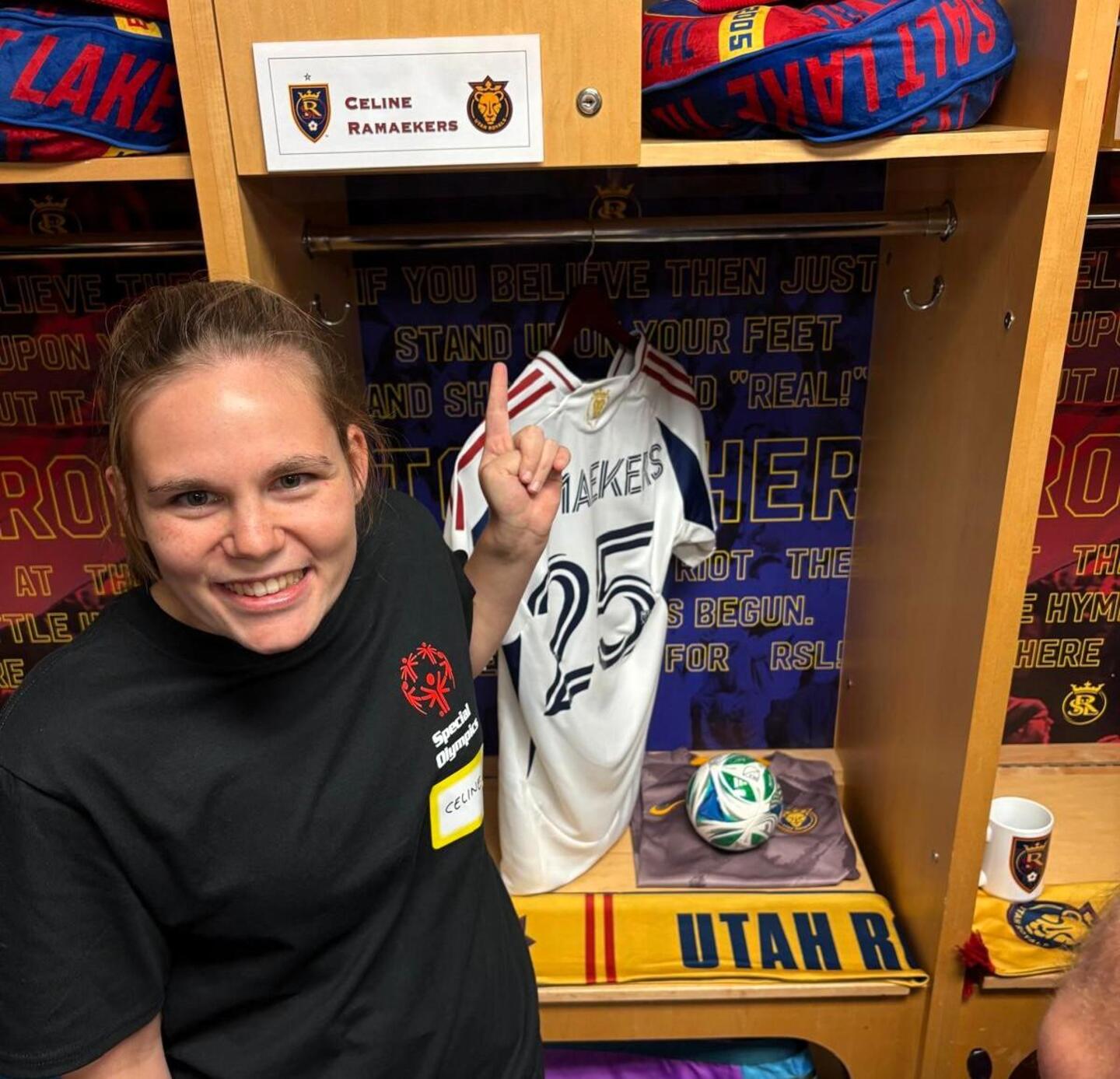 Bij Real Salt Lake lag er meteen een gepersonaliseerd voetbalshirt op haar te wachten.