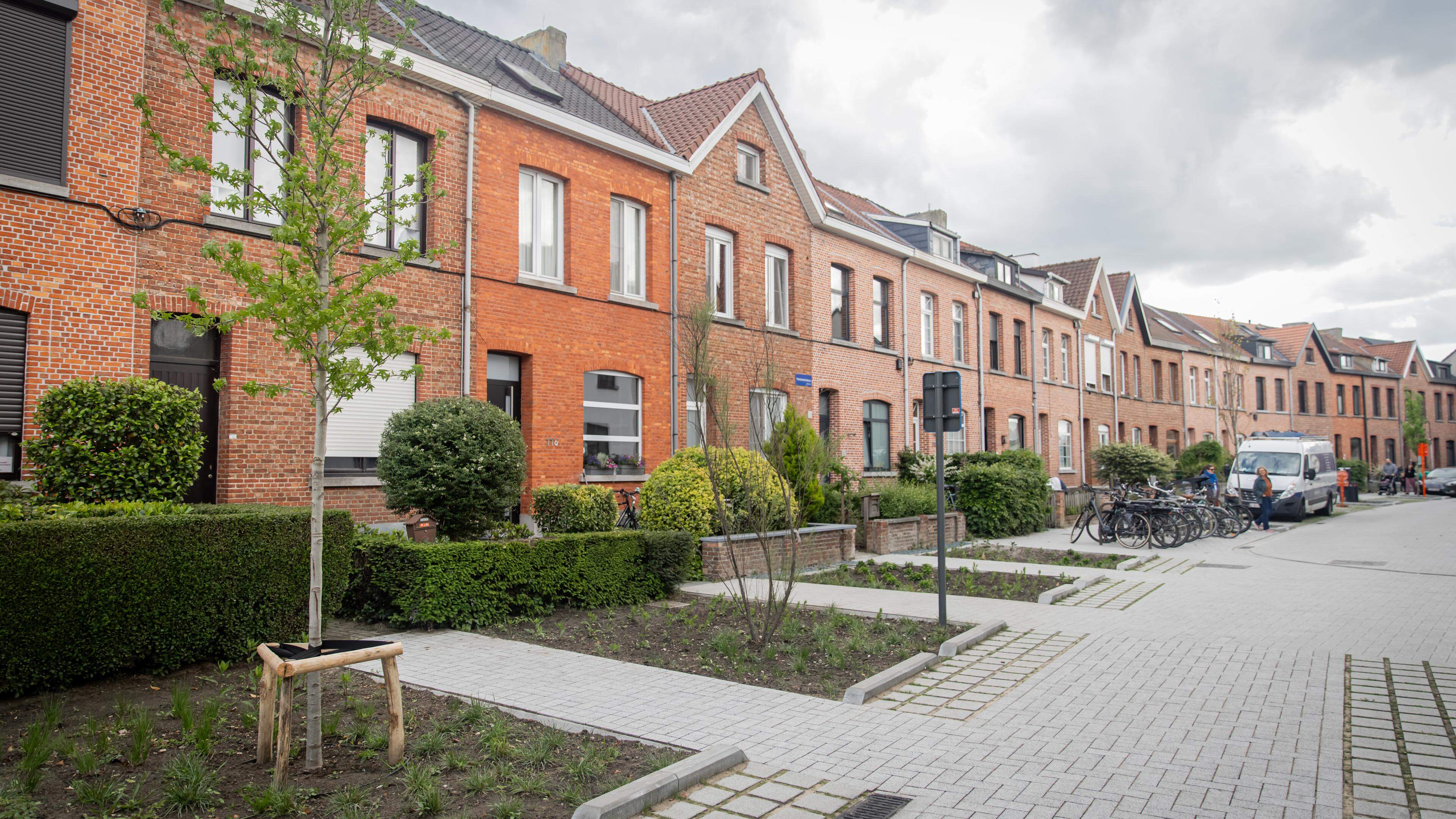 Heraangelegde Paardenkerkhofstraat feestelijk ingehuldigd: “De nieuwe situatie is wennen, maar we mo