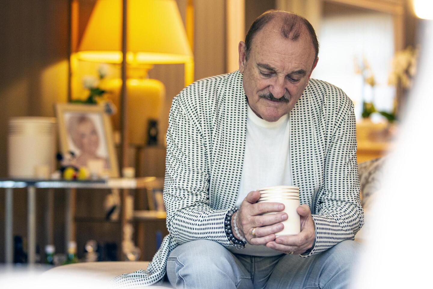 Op hun huwelijksverjaardag stort Hugo Sigal zijn hart uit in eerste en ...