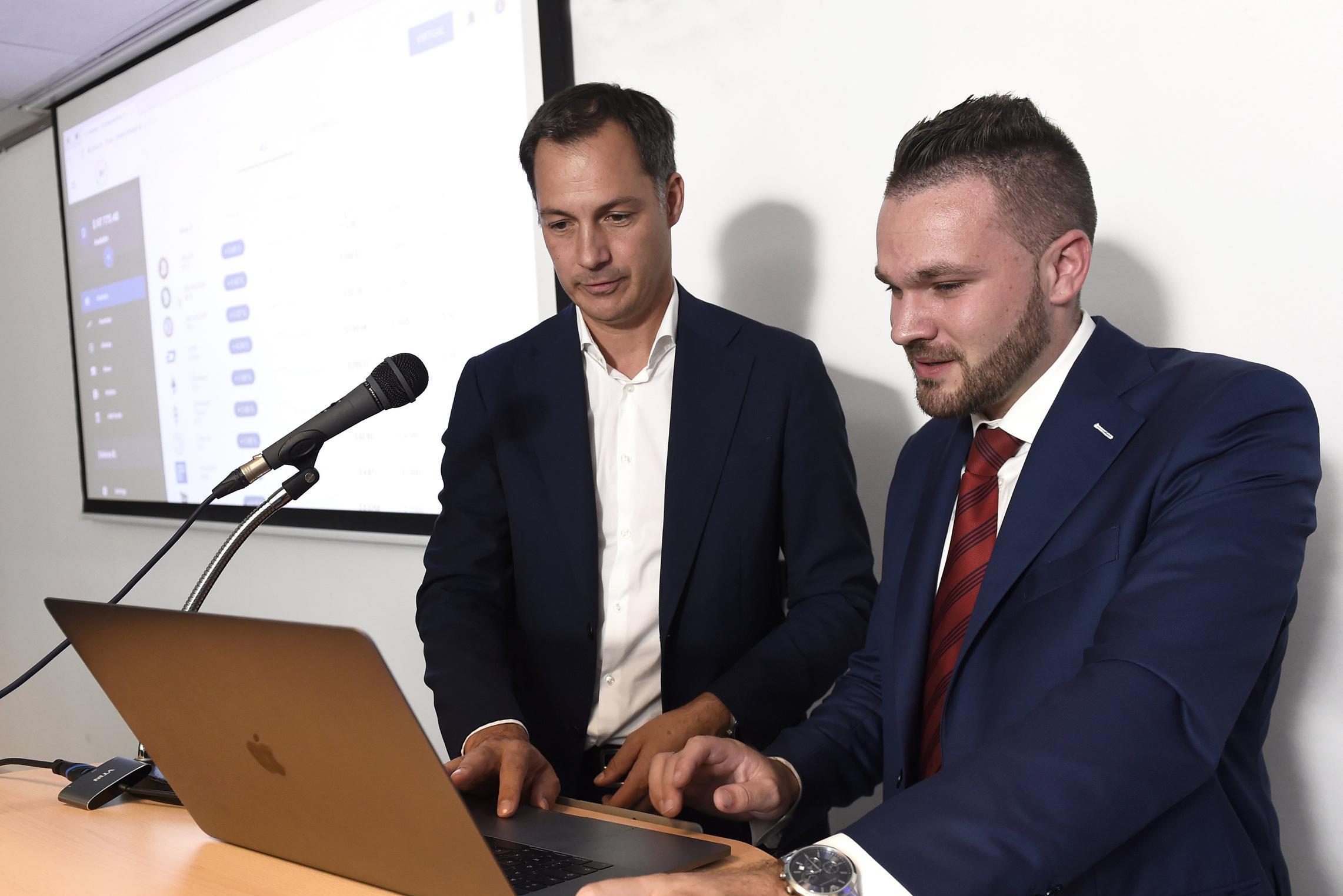 Karel raakte 200.000 euro kwijt door failliet Bit4You: “Een Belgisch  bedrijf dat werd geopend door Alexander De Croo, natuurlijk geloof je  daarin” | GVA