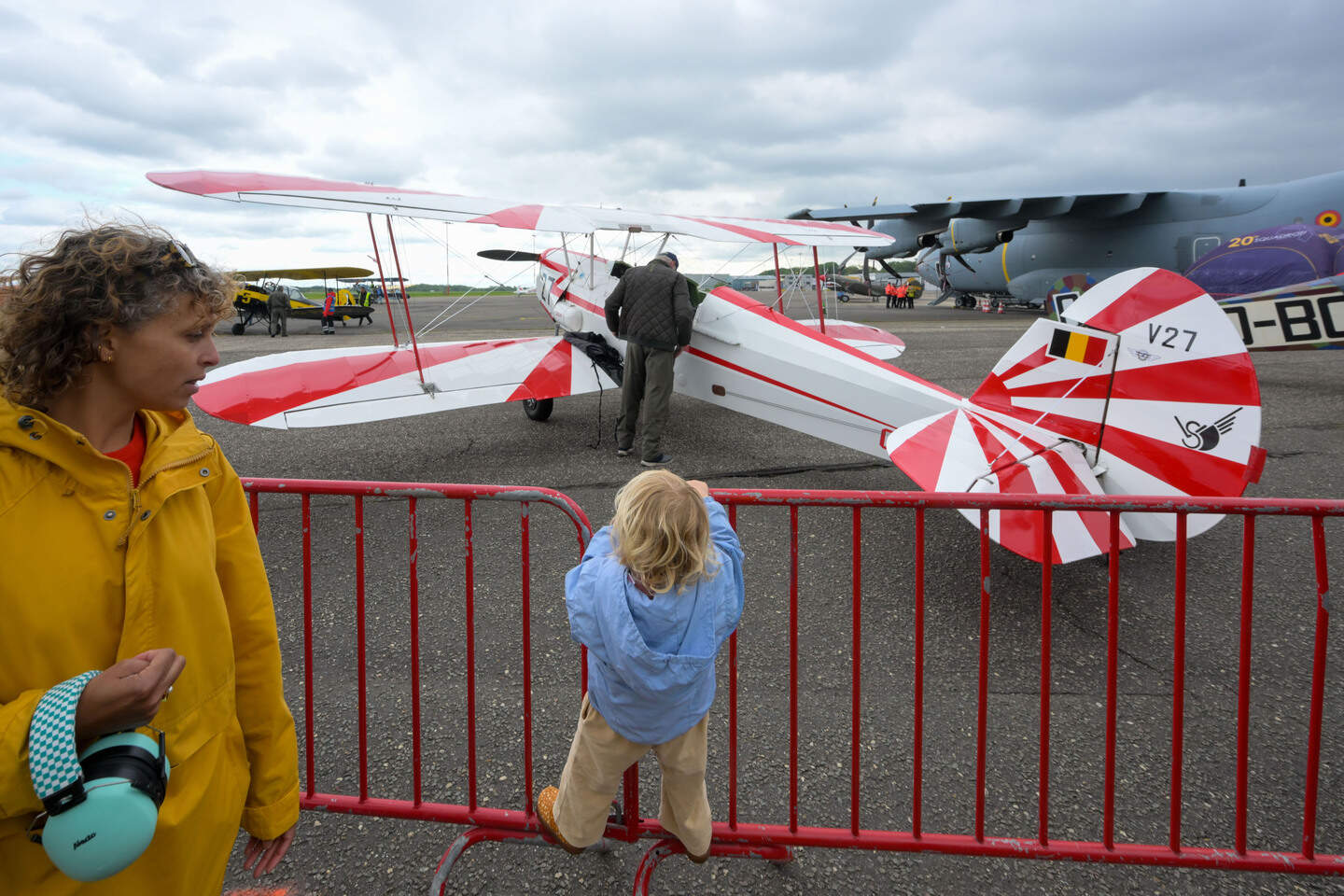 IN BEELD. “Pak ons dit niet af”: meer dan 4.000 vliegtuigliefhebbers ...