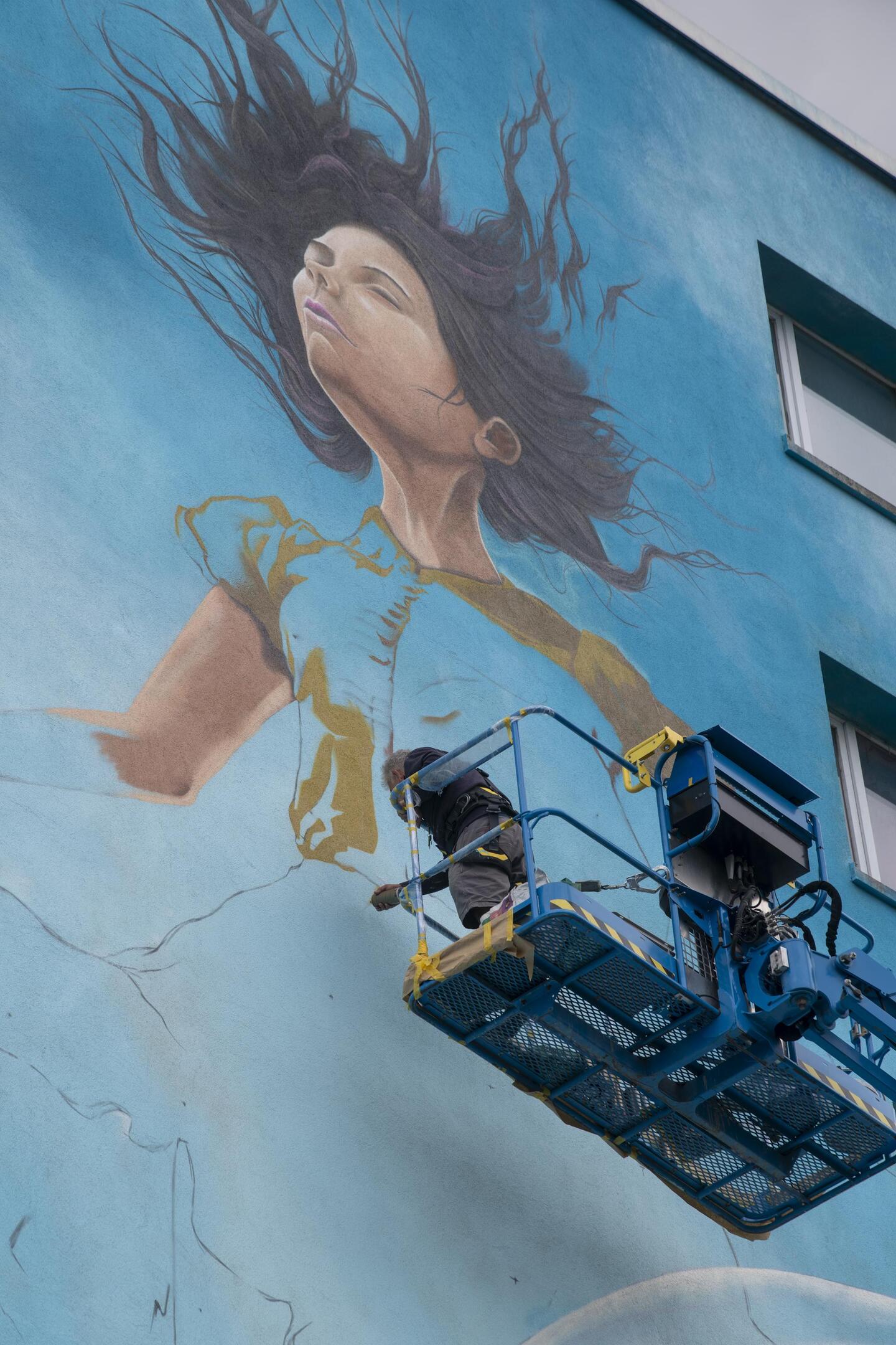 SMOK in actie tegen de zijgevel. 