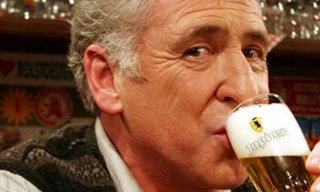 Xavier uit 'FC De Kampioenen' giet zijn dagschotels in kookboek | GVA