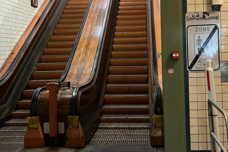 Roltrap Voetgangerstunnel op rechteroever is defect | GVA