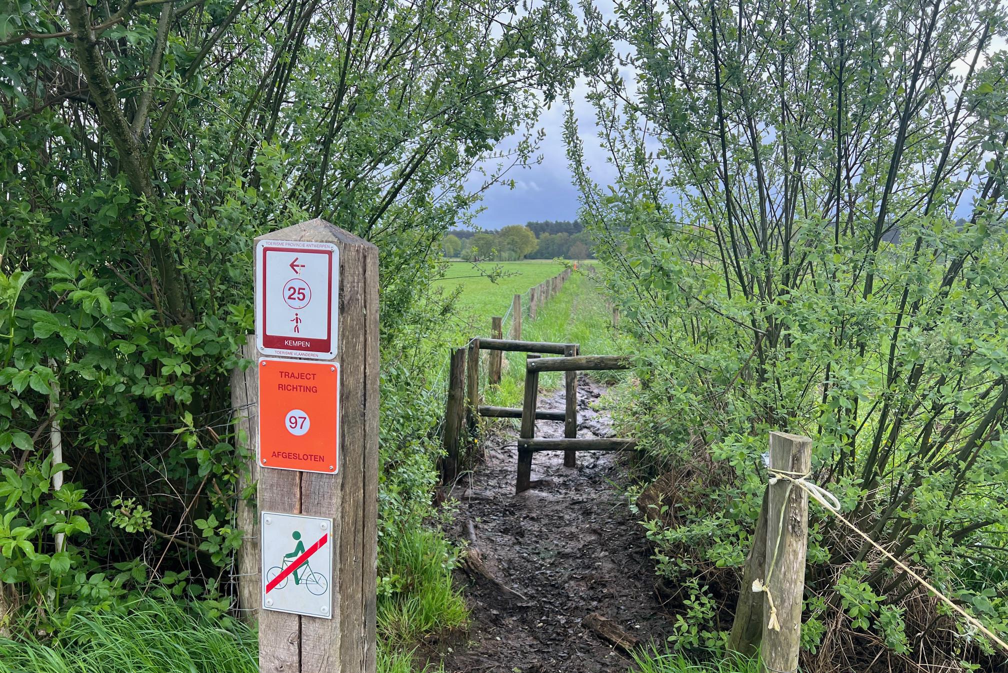 Probleem rond betreden van privaat domein bij voetgangersbrug lijkt van de  baan: “Ook wateroverlast wordt bekeken” | GVA