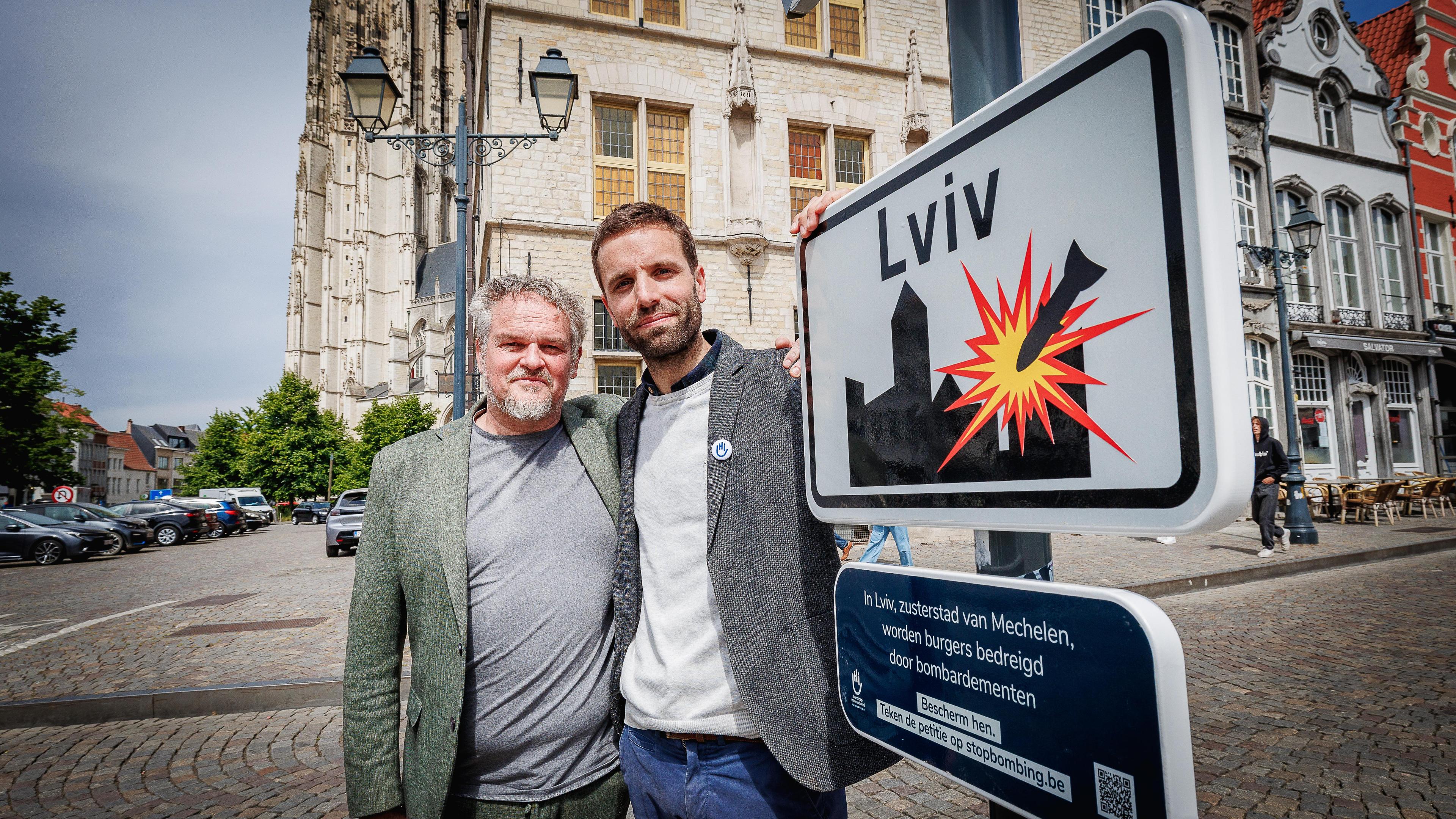 Plaatsnaambord Lviv vraagt aandacht voor strijd tegen explosieve wapens: “Een verdrag is niet zomaar