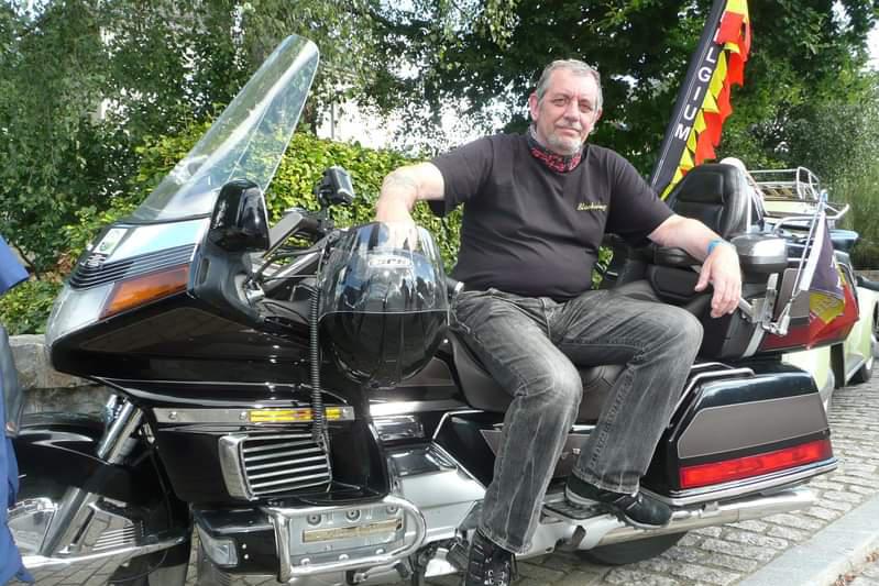 Weduwe zoekt Goldwings om overleden Erwin (68) te eren: “Zo naar zijn ...