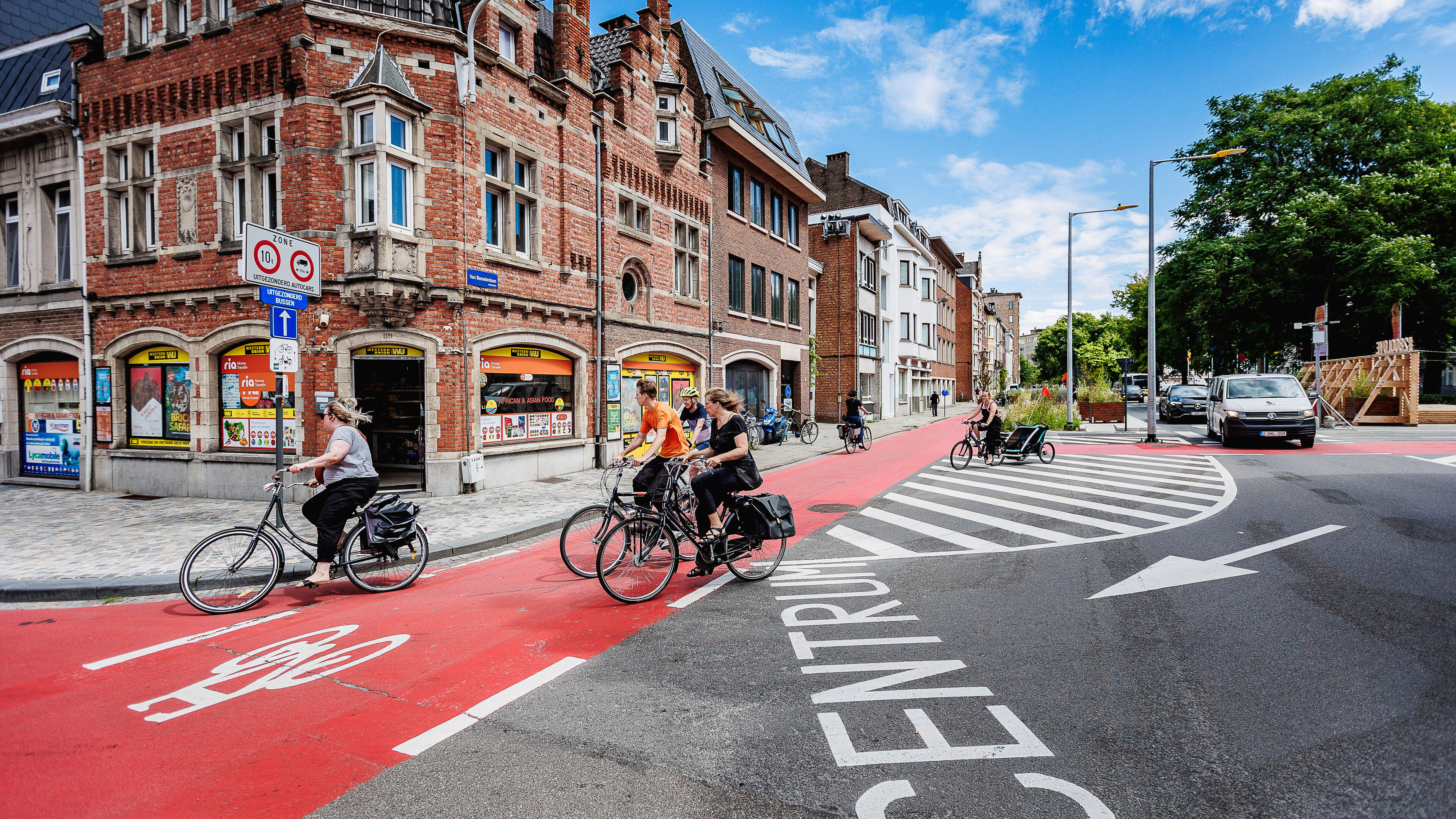 Mechelen vernieuwt 75 straten en 50 kilometer stoepen: ”Voetganger is onze absolute prioriteit”