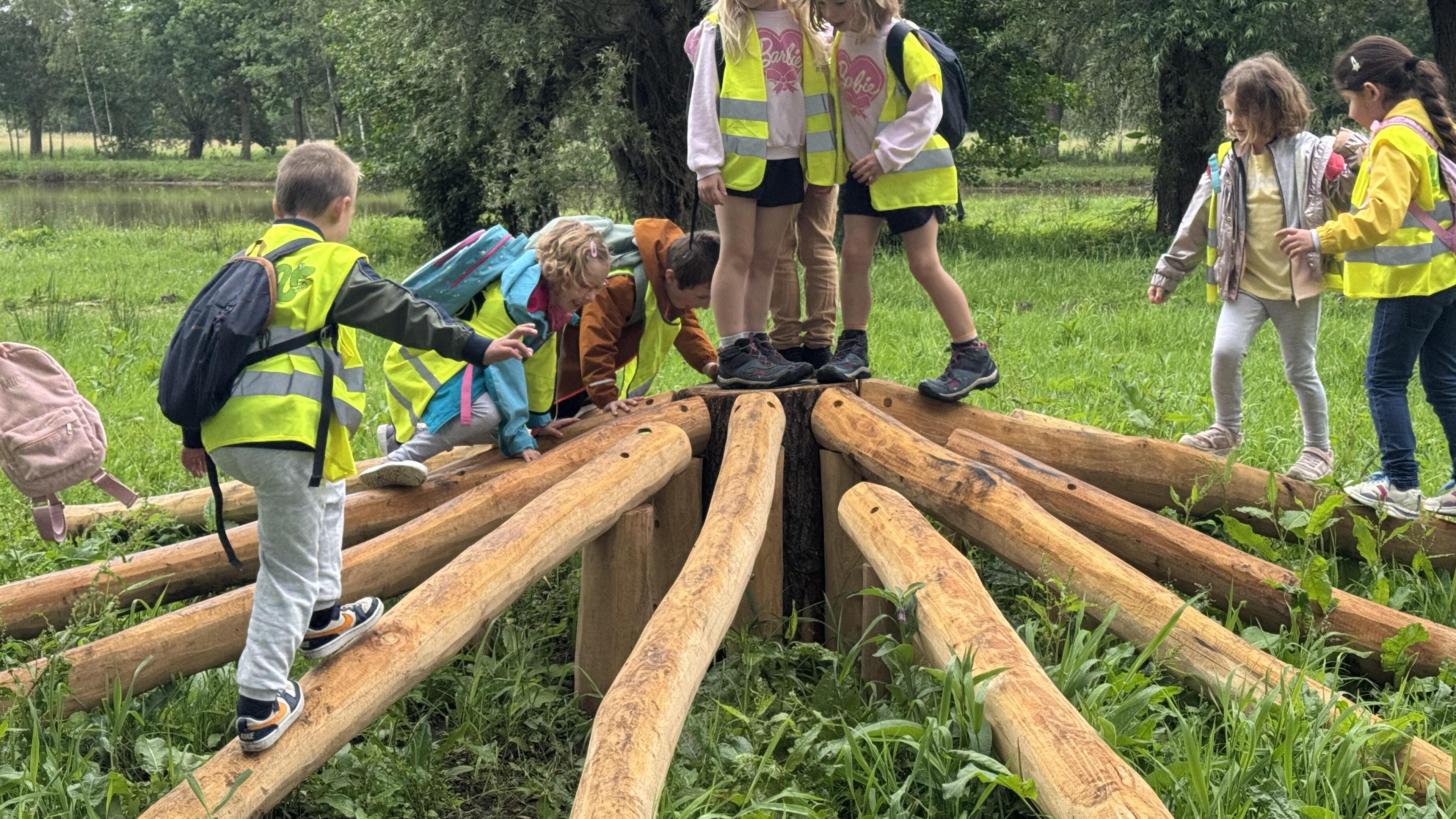 Klauteren en springen langs nieuwe Multimovepad in Park Fort Liezele: “Twaalf attracties dagen kinde