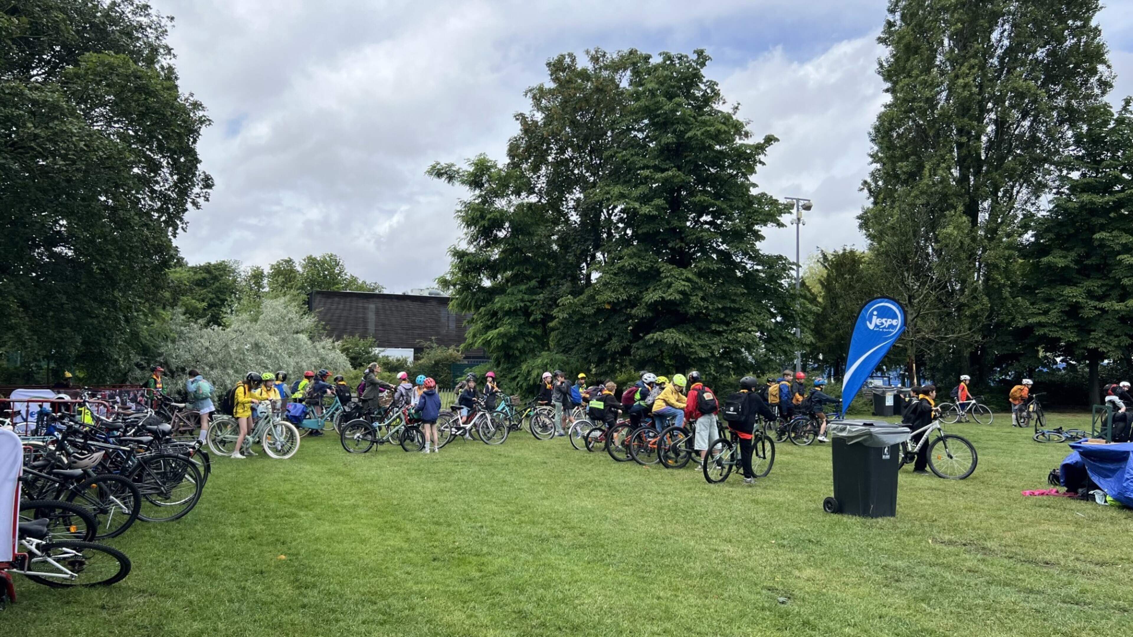 Ironman voor kinderen op Linkeroever: “Als het volgende keer beter weer is, wil ik zeker nog eens meedoen”