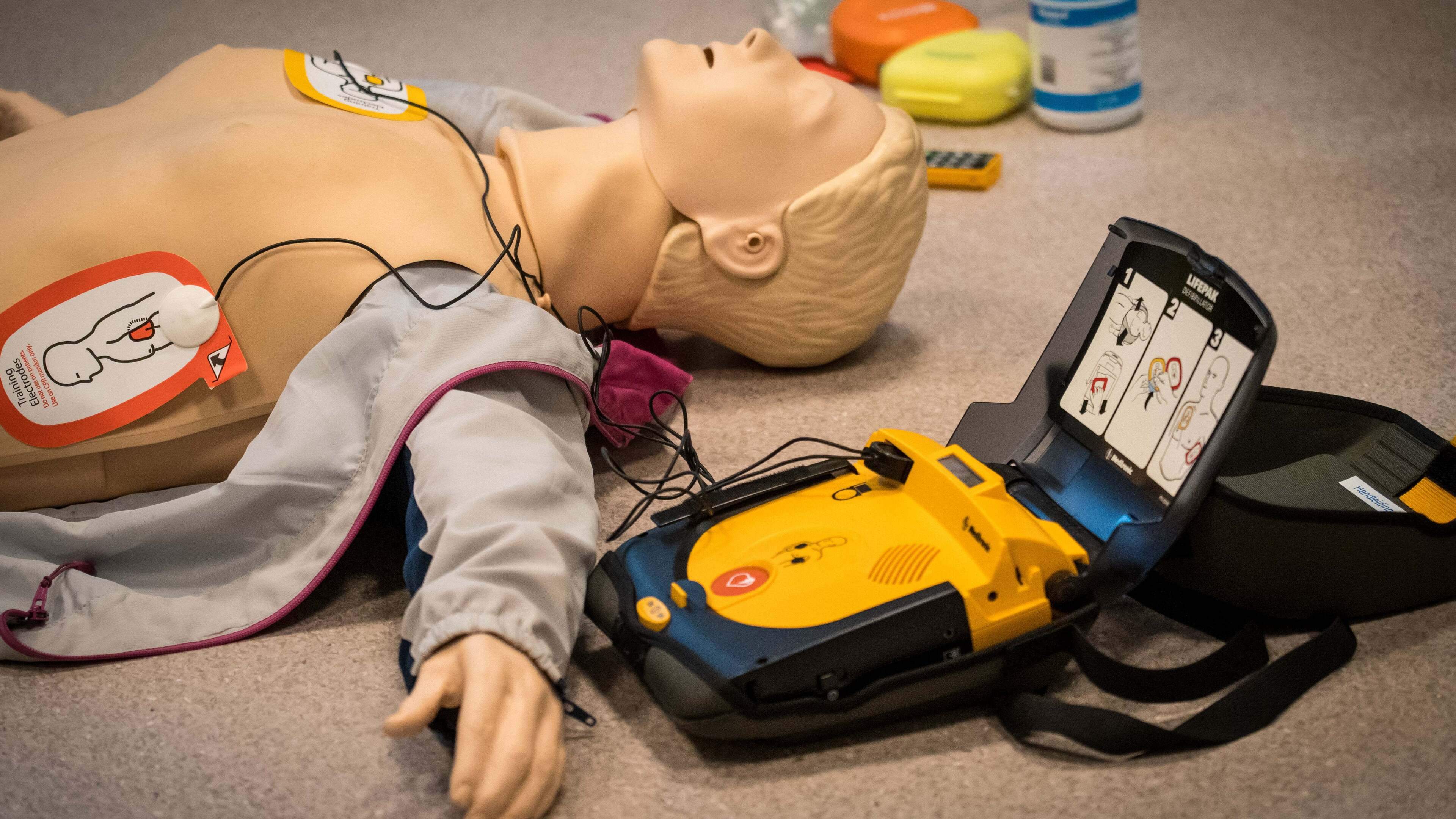 Rode Kruis organiseert cursussen reanimeren en defibrilleren: “Het is van levensbelang”