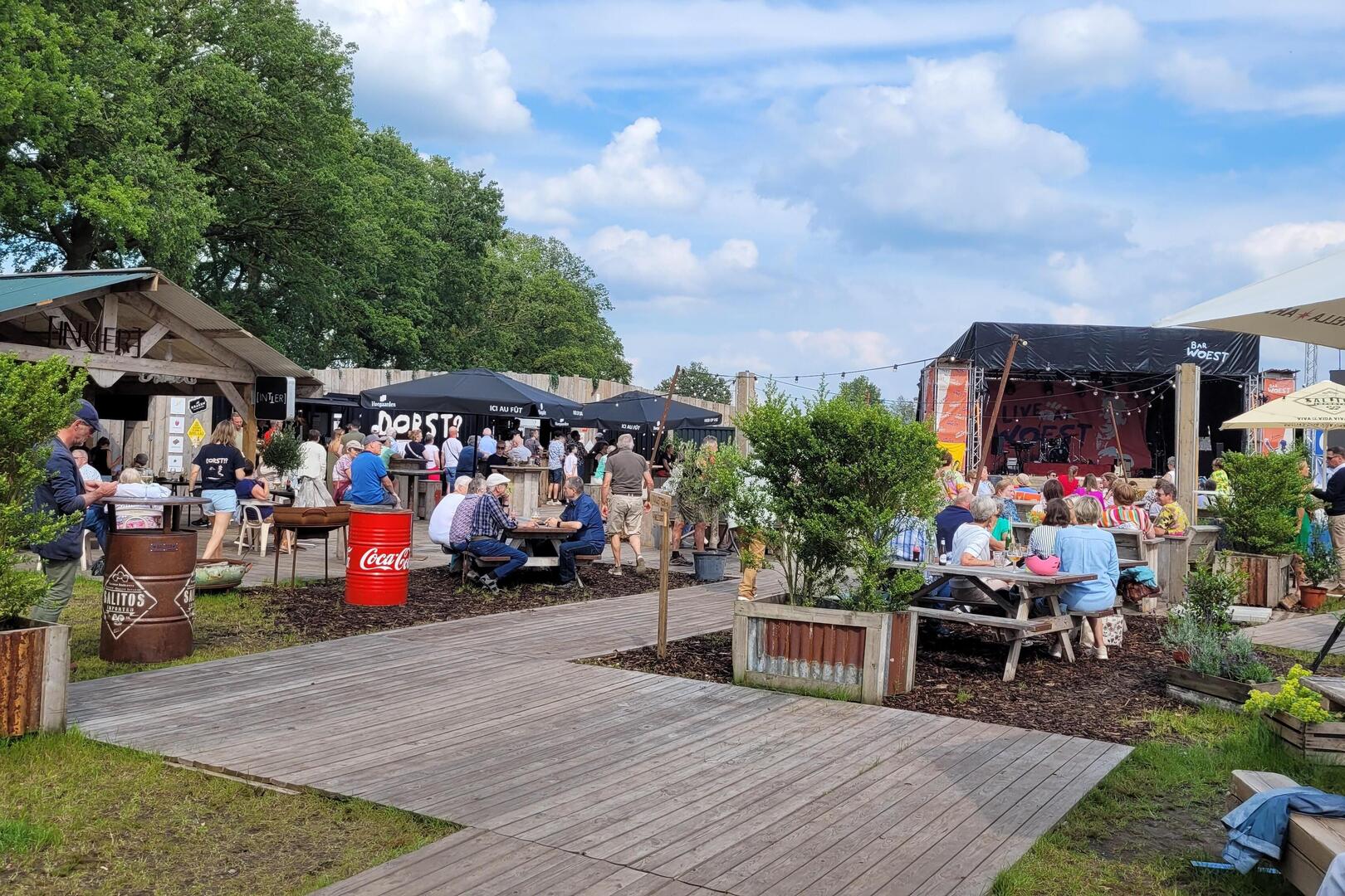 Markt met streekproducten en ambachten strijkt neer in zomerbar Bar ...