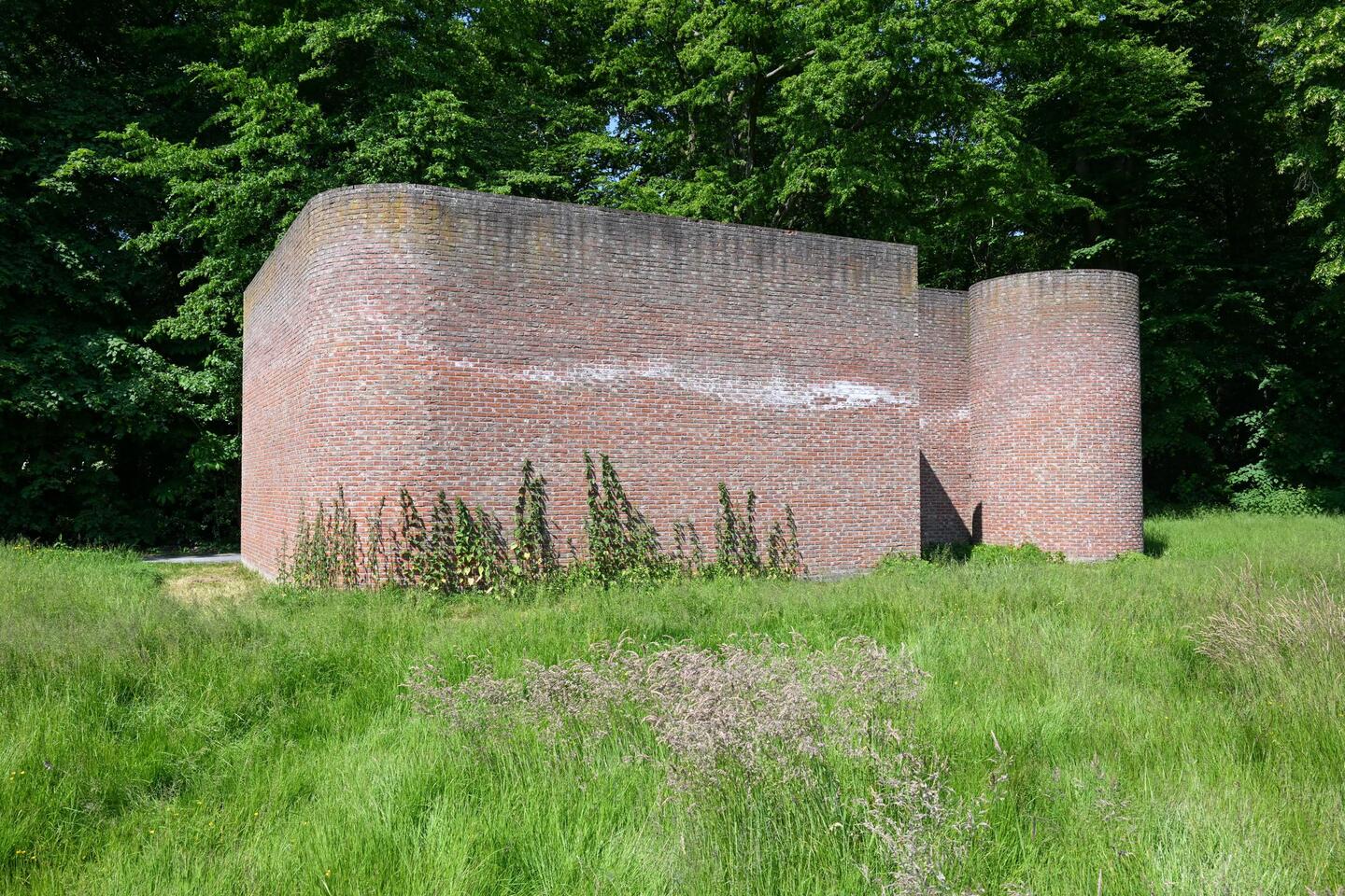 Middelheim heeft er met nieuwe fontein van Camille Henrot blikvanger bij en  herschikt beeldenpark | Nieuwsblad