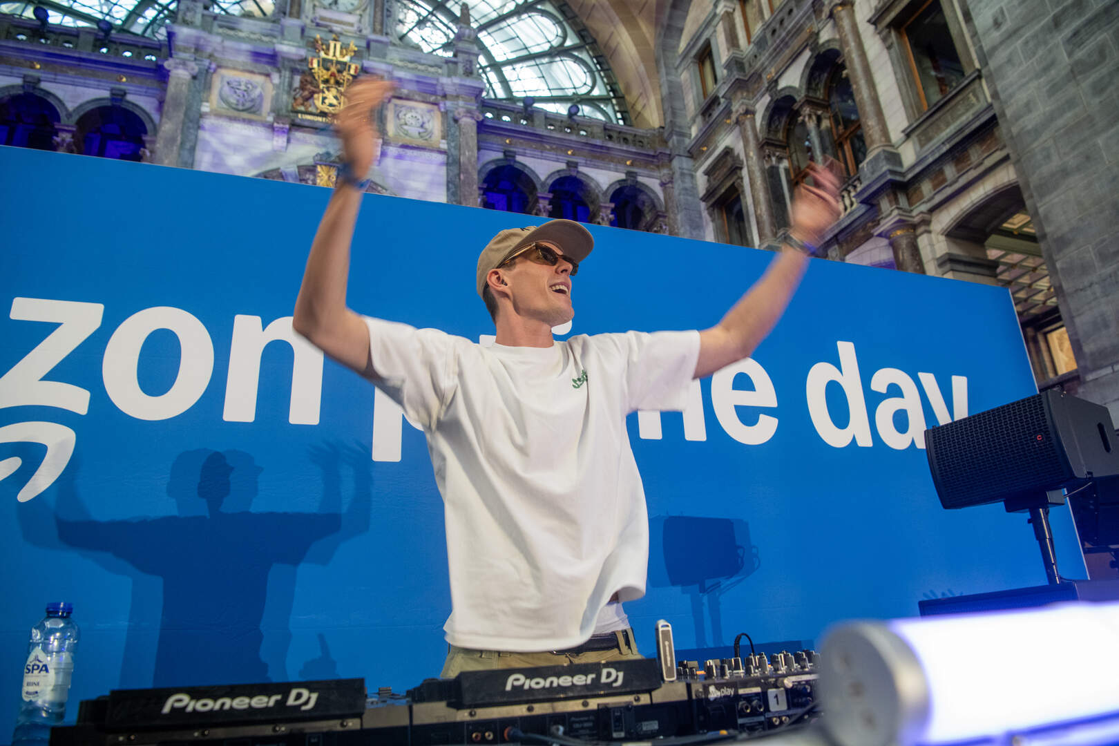 Lost Frequencies zet Centraal Station op zijn kop met gratis optreden: “Ik  wil concertvibes creëren” | Nieuwsblad