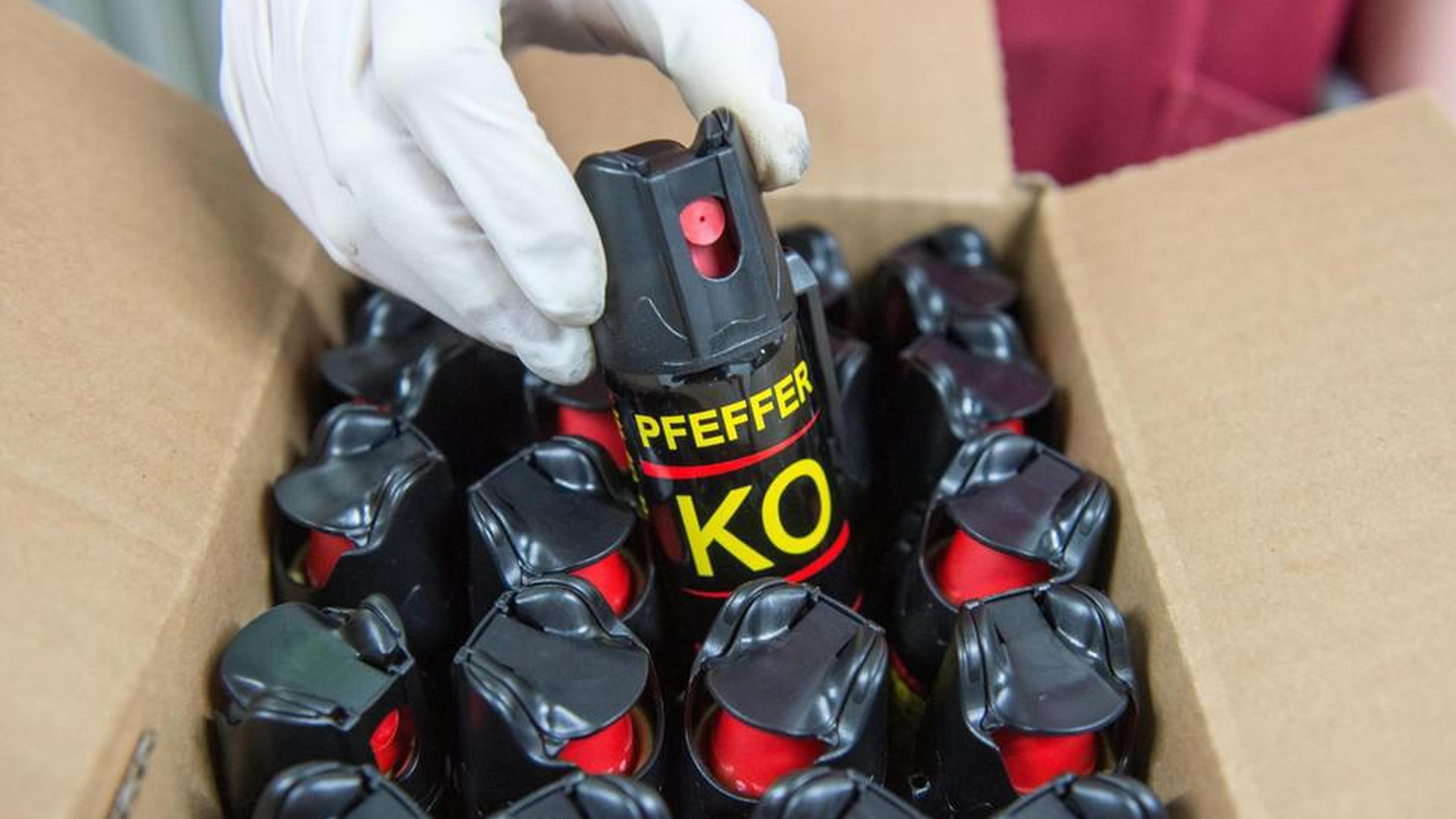 Auto van Mechelaar staat op afgesloten terrein van winkel in Duffel: politie vindt pepperspray en co