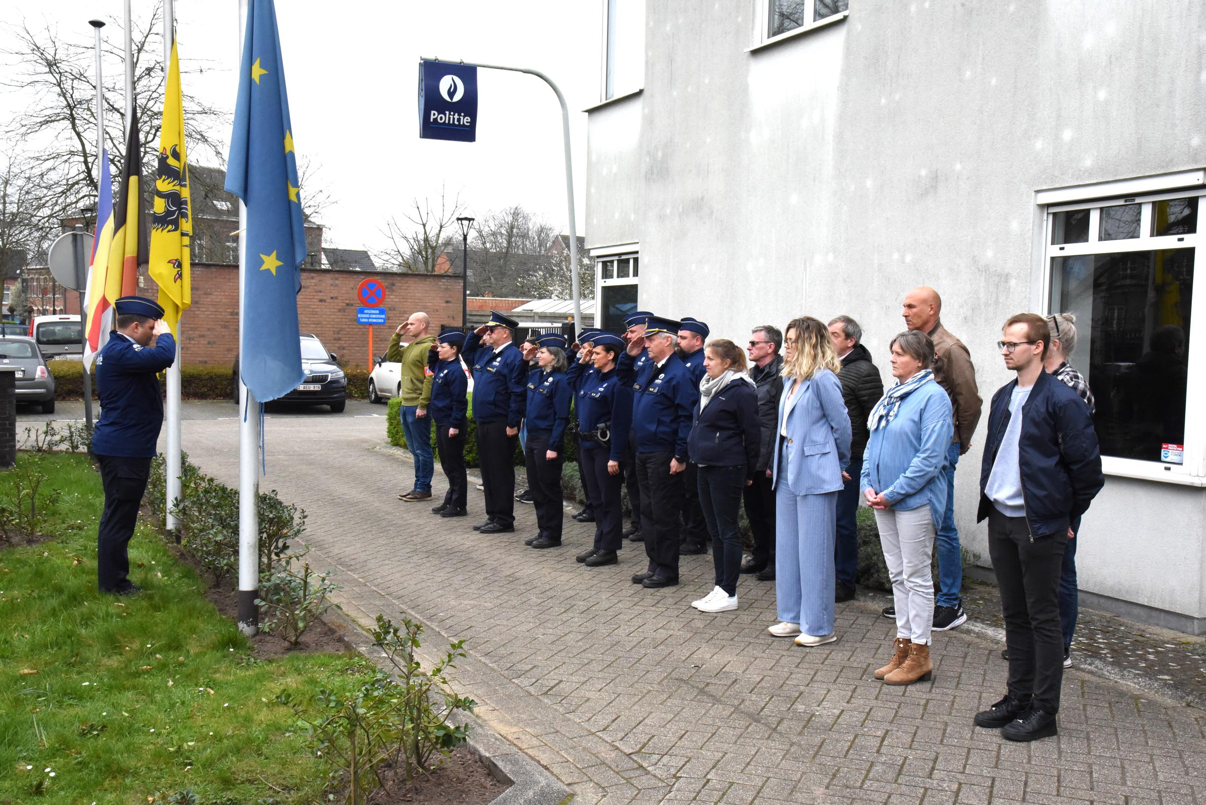 Politiezone Zara houdt minuut stilte ter ere van doodgeschoten collega ...