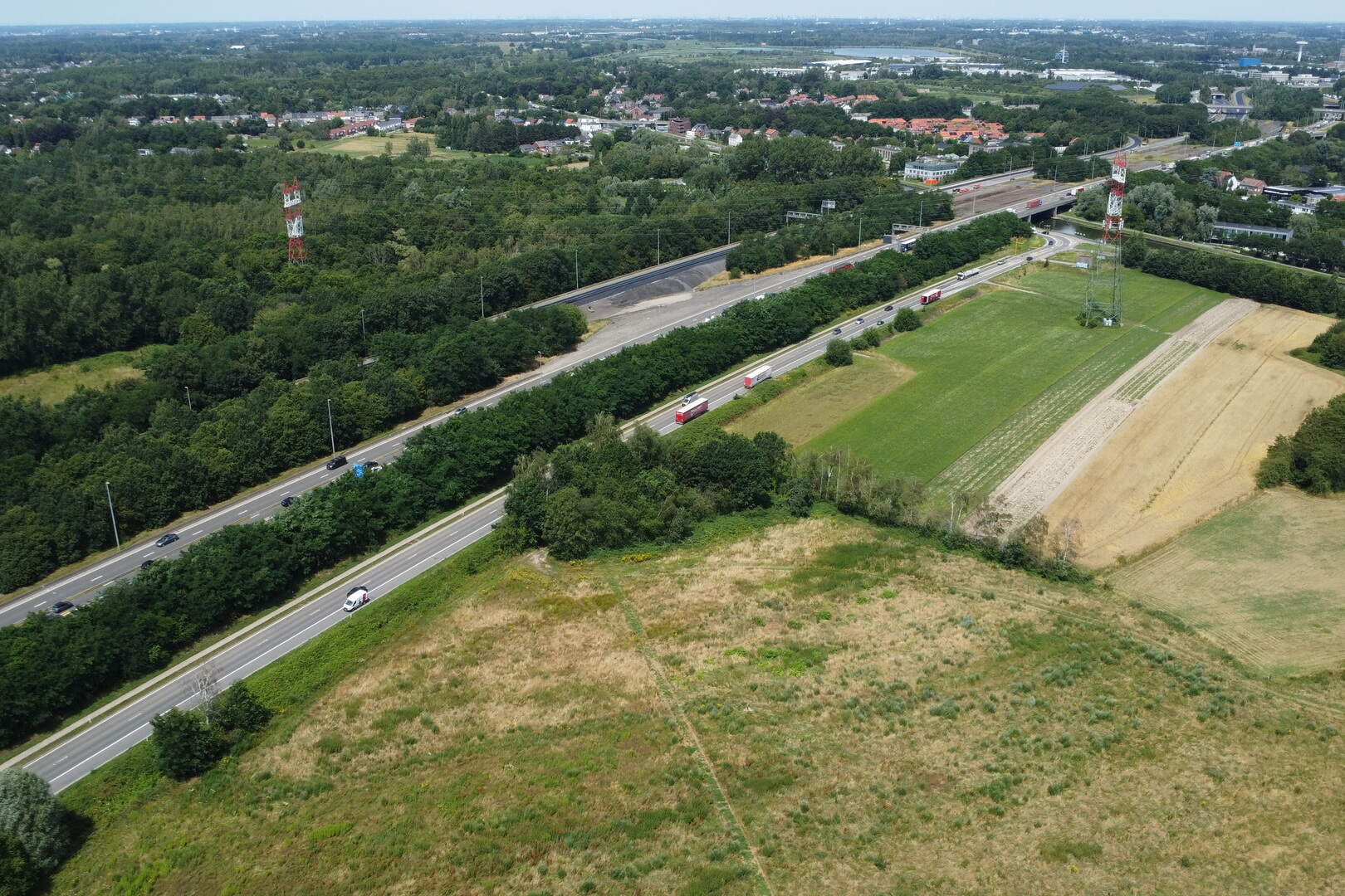 Tussen de Stuivenbergbaan en het Kanaal Leuven-Dijle plannen Klimaan en Eneco een windturbine van maximaal 190 meter hoog.