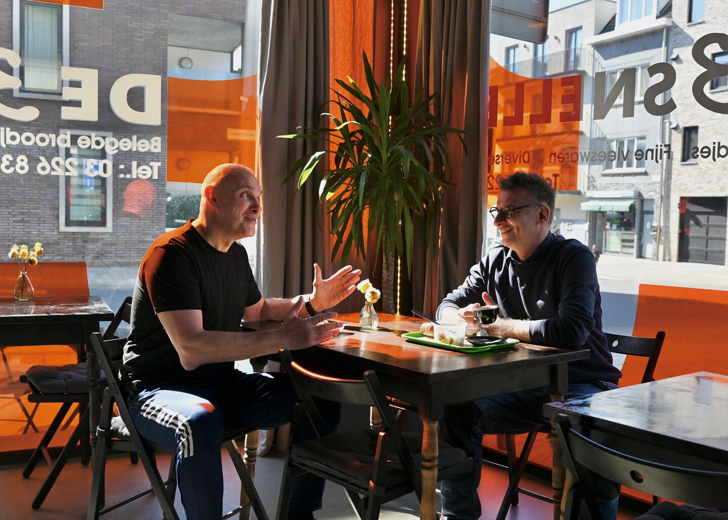 Broodjeswinkezaak De 3 Snellen bestaat kwarteeuw in Antwerpen: “Je kunt ...