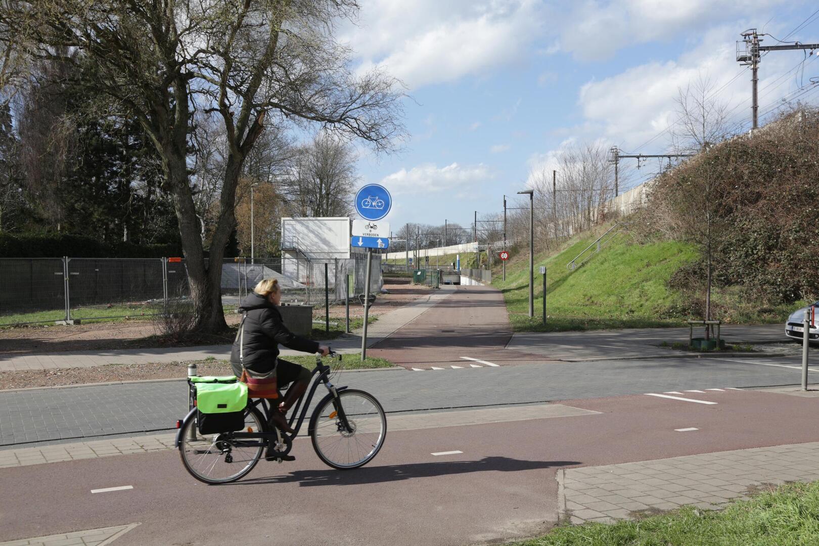 Nieuw fietspad tussen Bist en Prinshoeveweg in Ekeren afgewerkt | GVA