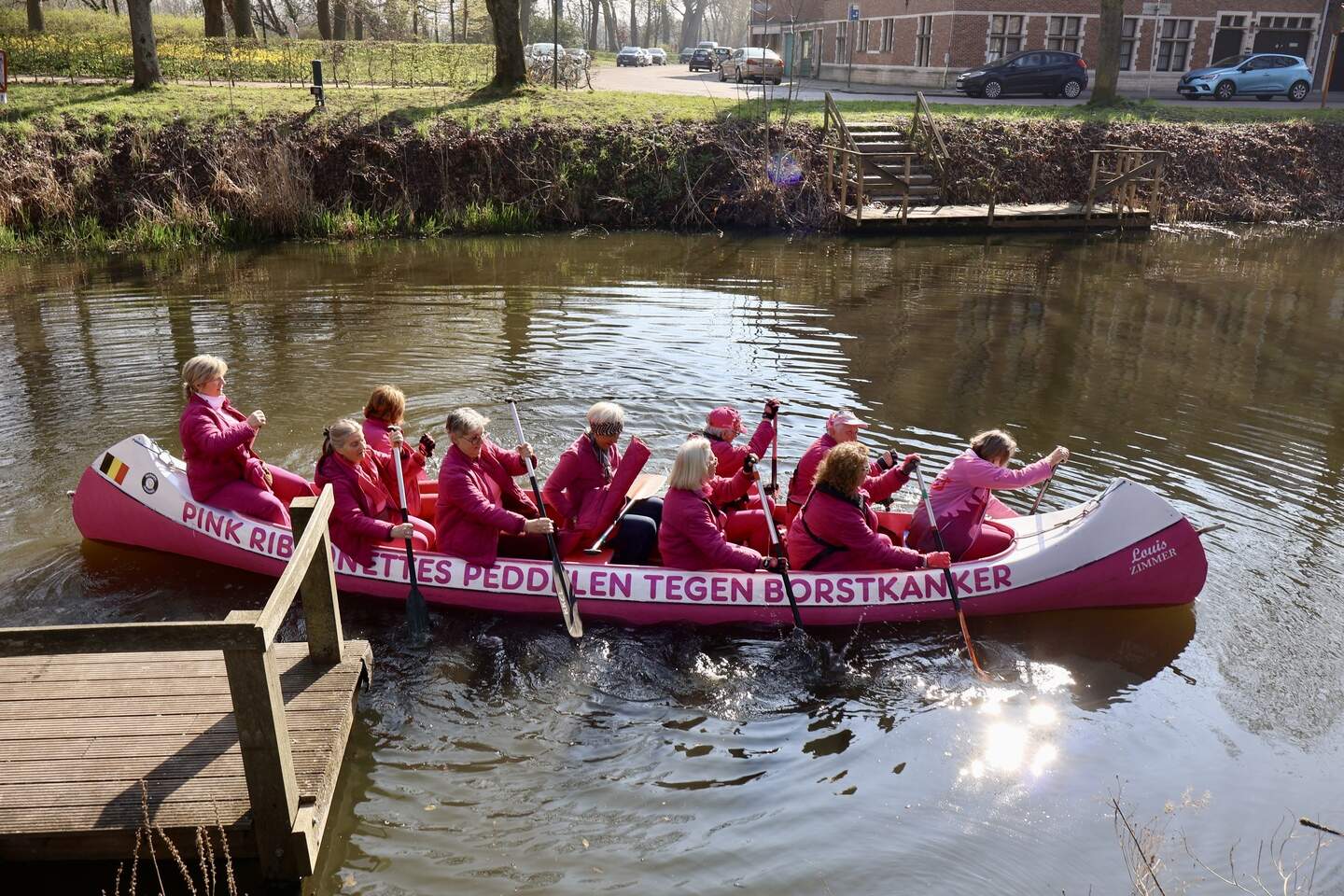 Pink Ribbonettes vieren tien jaar op het water: “De kano in het water ...