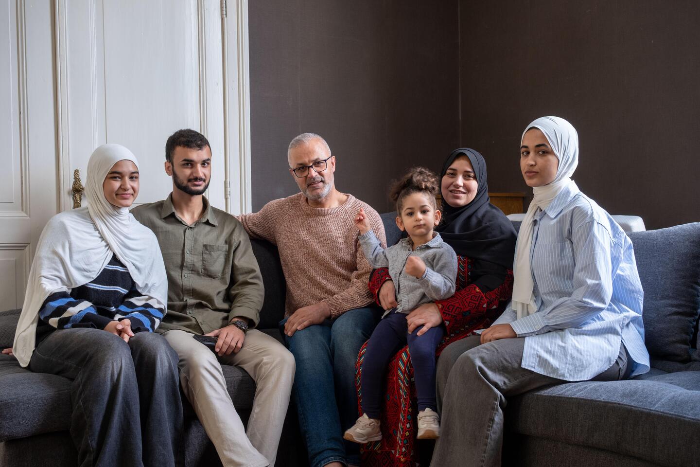 “Ik ben heel bang, vooral voor de baby”: Raeda en Mounis schrijven ...