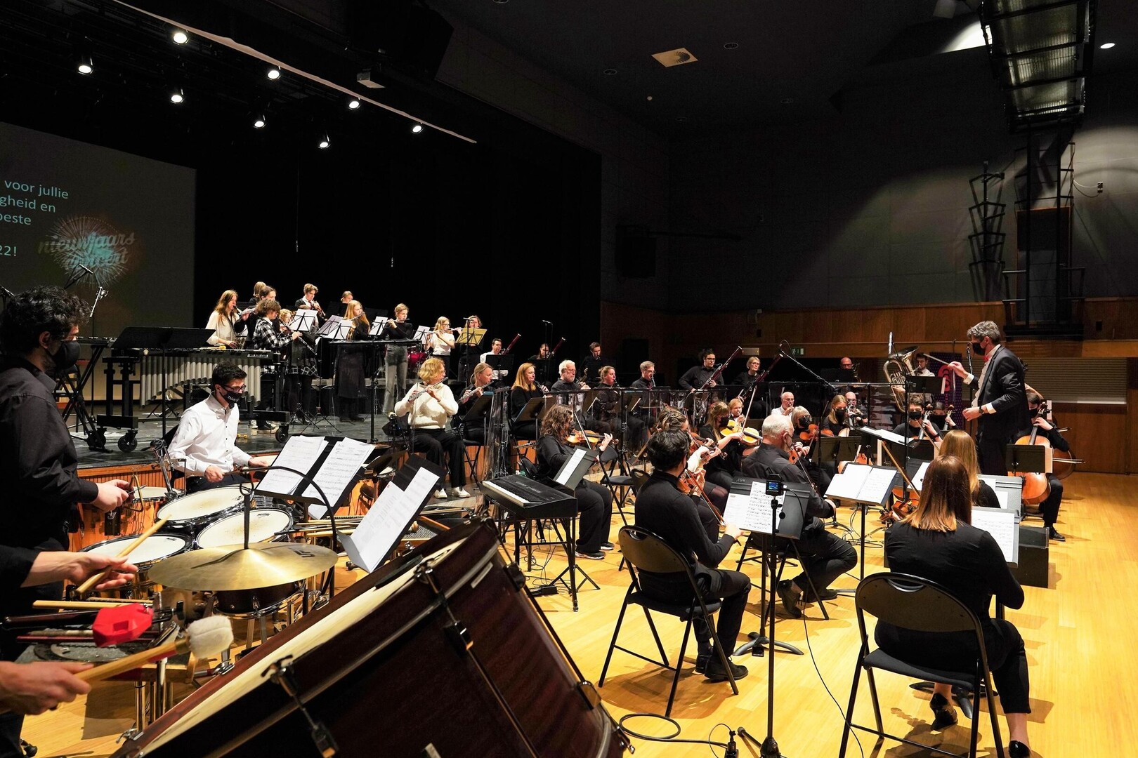 Corona maakt nieuwjaarsconcert academie niet evident: veel lege stoelen  maar toch volle sound en luid applaus | Nieuwsblad