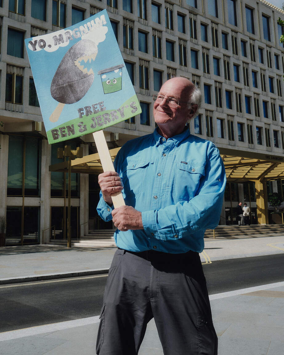 Ben Cohen, co-founder of Ben & Jerry's, poses with a sign as he protests against the Magnum Ice Cream Company capital markets day, outside a hotel in Grosvenor Square, in London, Britain September 9, 2025. Shokirie Clarke/Handout via REUTERS    THIS IMAGE HAS BEEN SUPPLIED BY A THIRD PARTY. NO RESALES. NO ARCHIVES. MANDATORY CREDIT