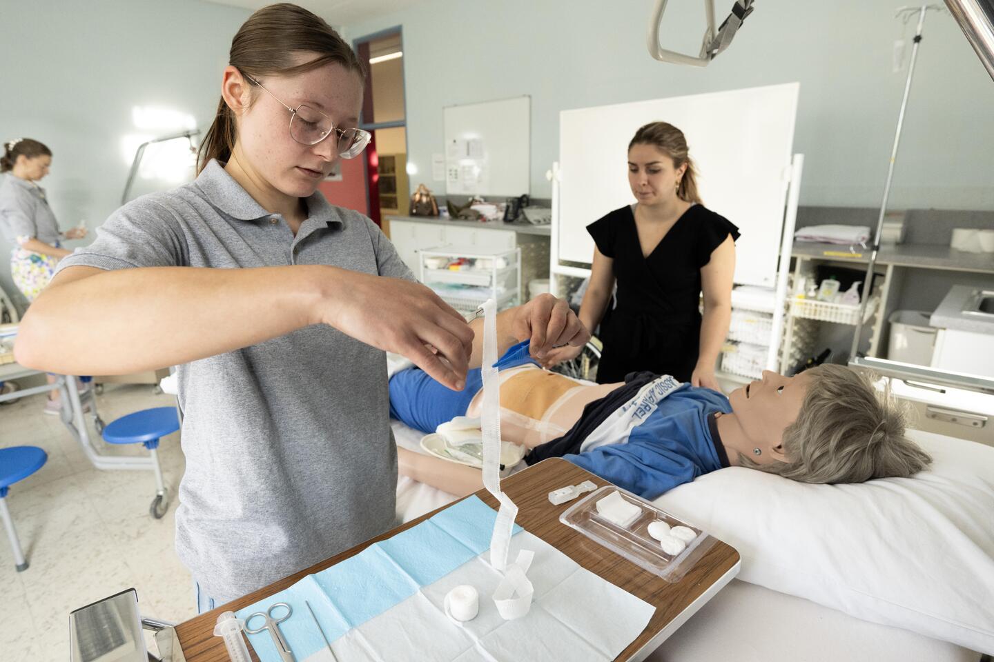 Hivset hervormt HBO5-opleiding tot graduaat basisverpleegkunde: 