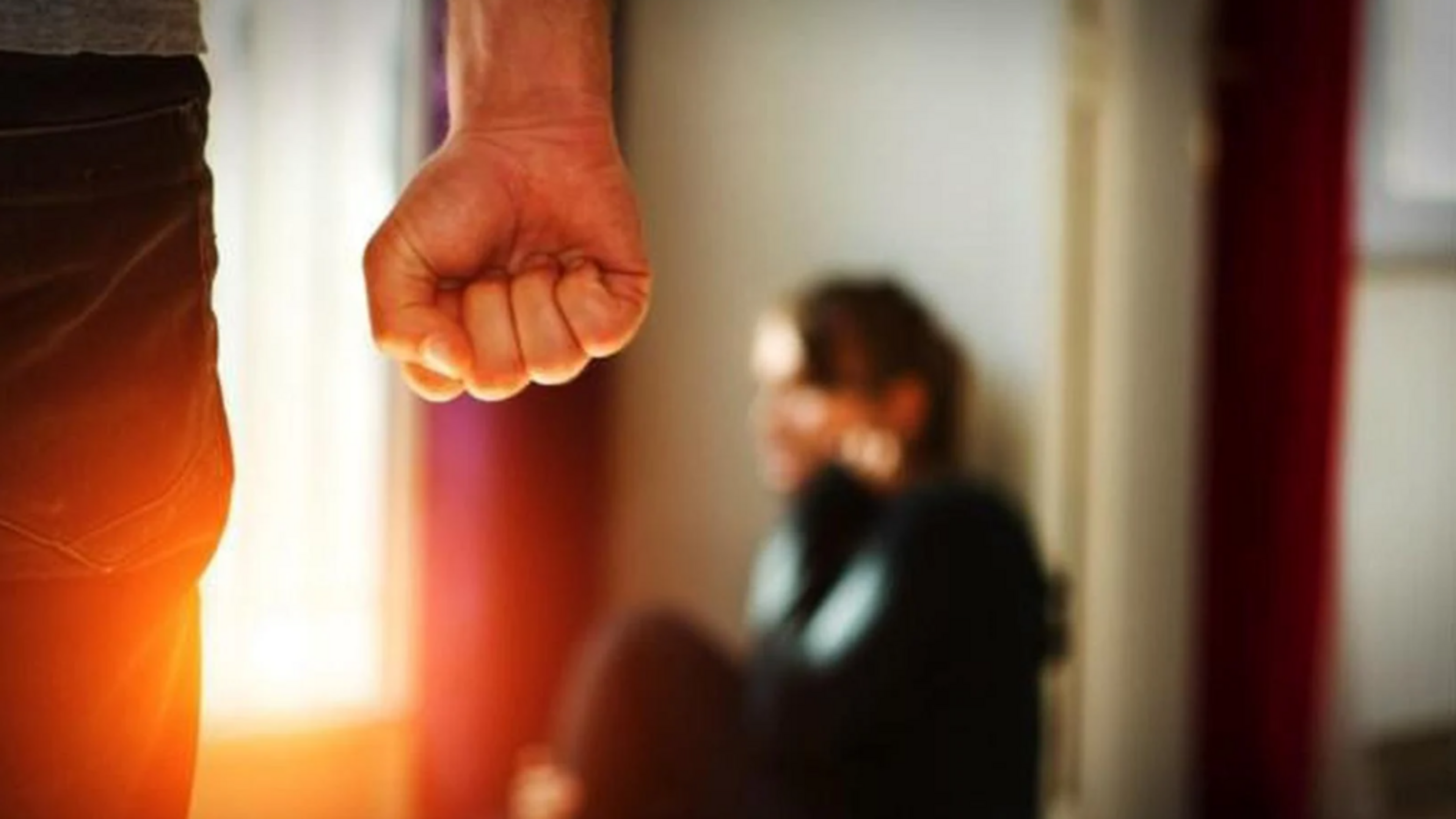 Man gaat minderjarige zoon en meerderjarige dochter te lijf: 40 maanden cel en verslavingsprobleem a