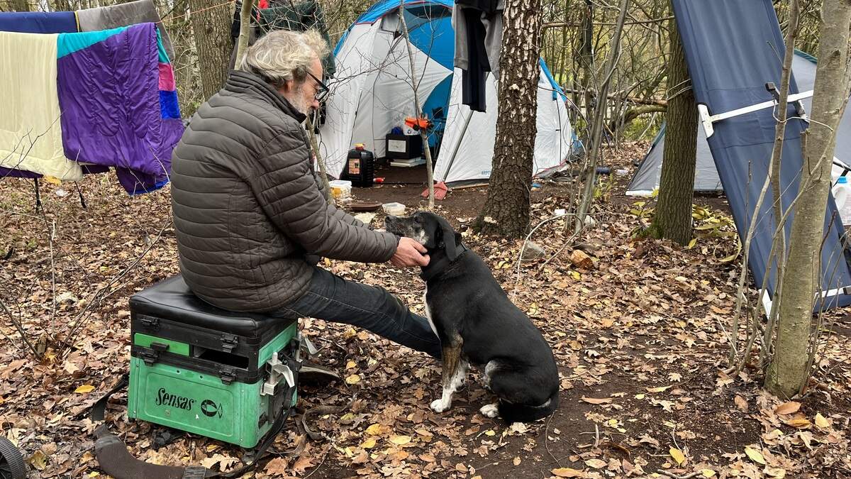 Kris still lives in a tent at the fort: “I just hope for some humanity”