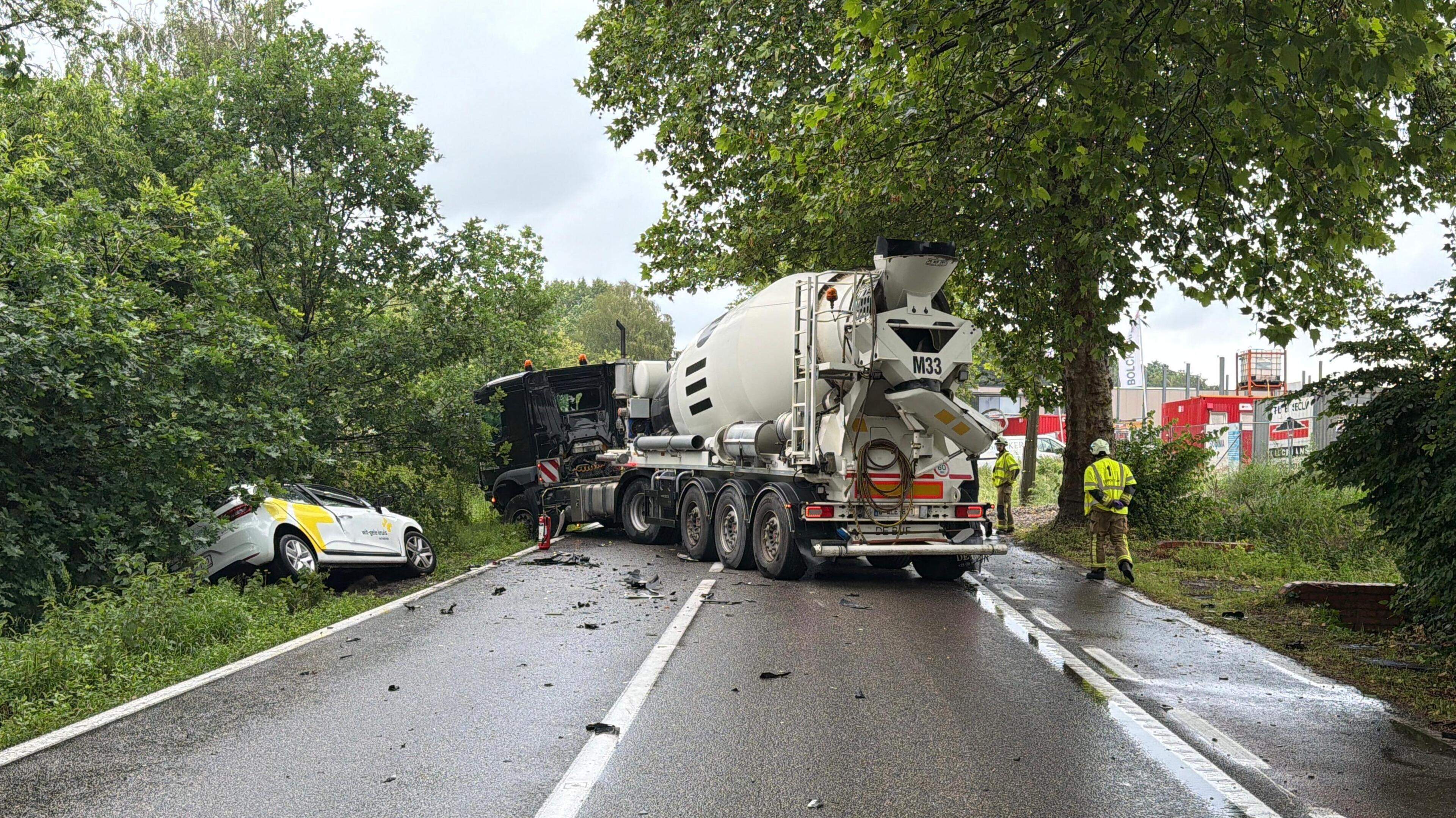 Thuisverpleegster overleden na frontale botsing met betonwagen in Ranst