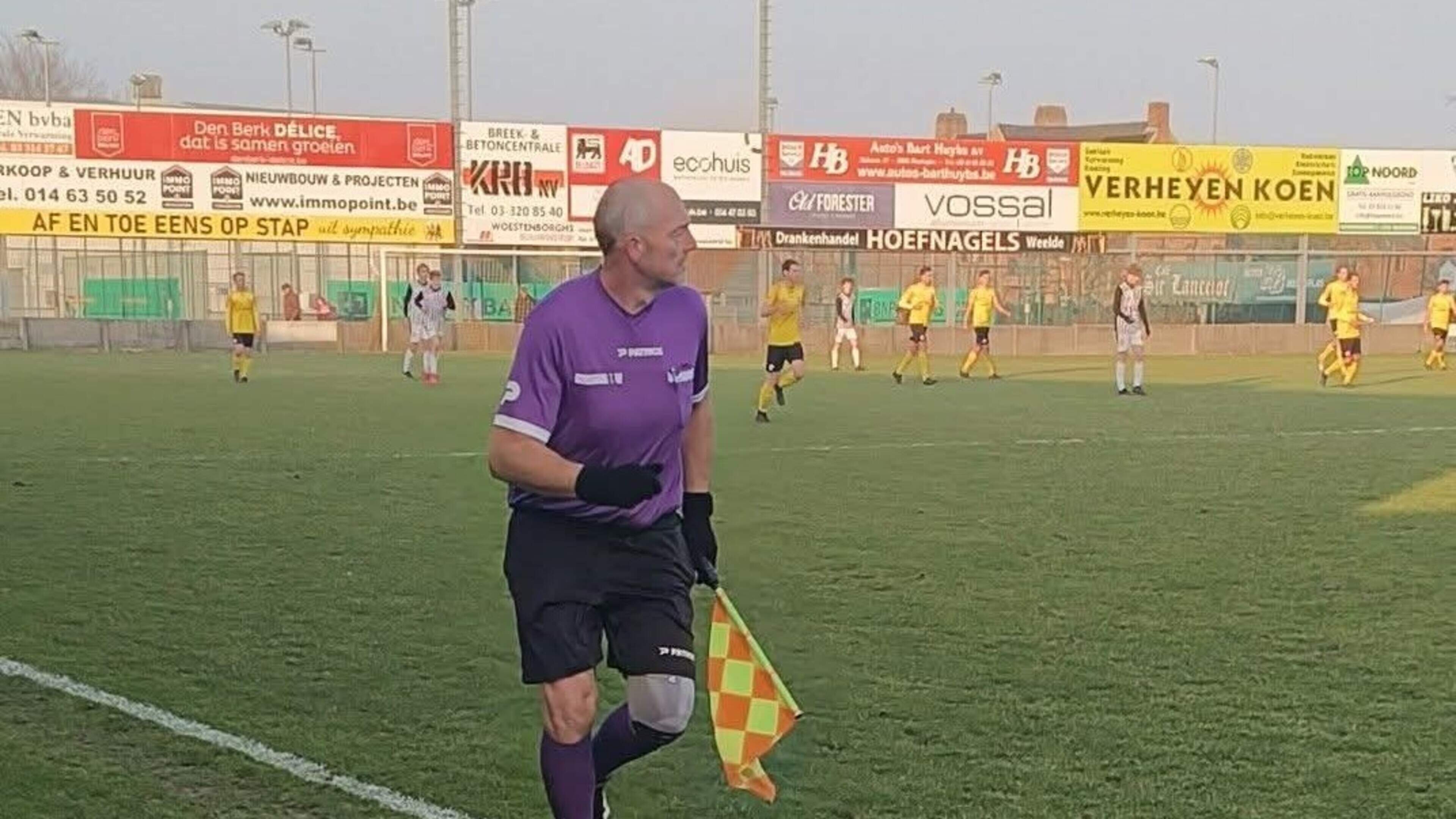 Voetbalclub Maria-ter-Heide zet speler uit de club die scheidsrechter elleboogstoot gaf