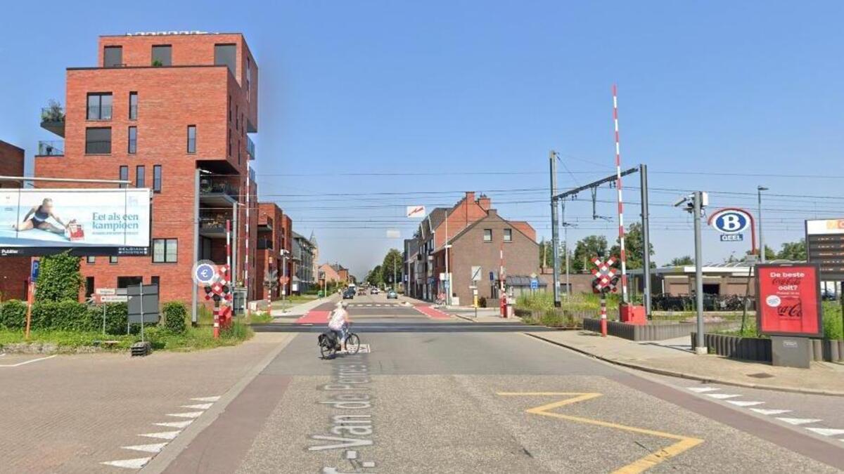 Politie laat omleiding bij afsluiting overweg aanpassen | GVA