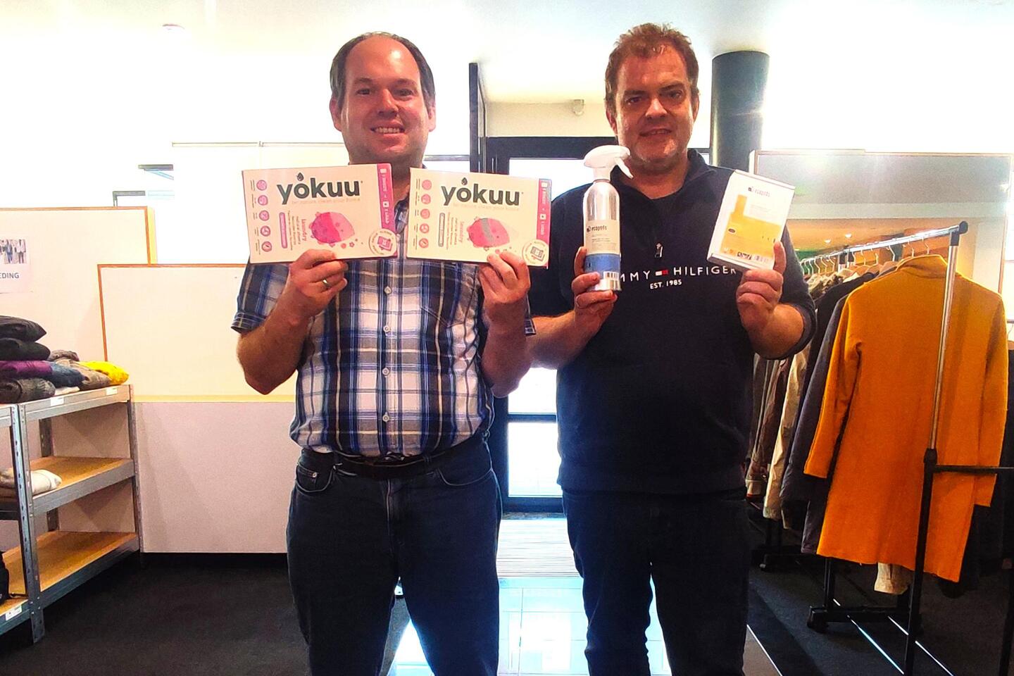 Superpoetsvrouw Carmen van ‘F.C. De Kampioenen’ opent winkel met ...