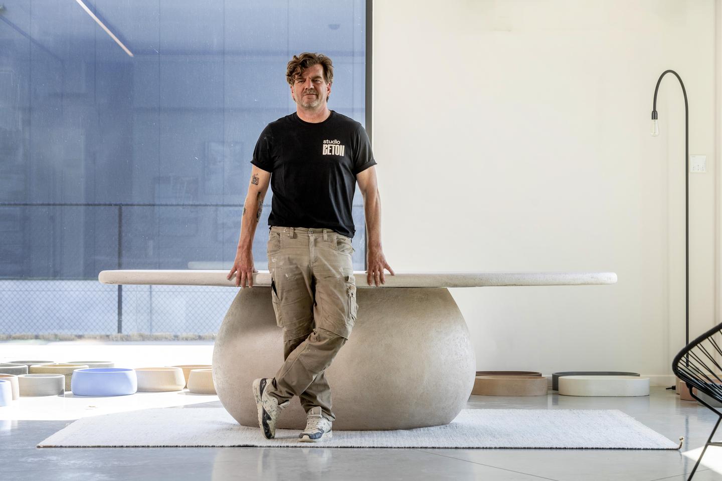 Tim nam de zaak over van zijn vader, maar koos voor een andere richting: die van designmeubels.