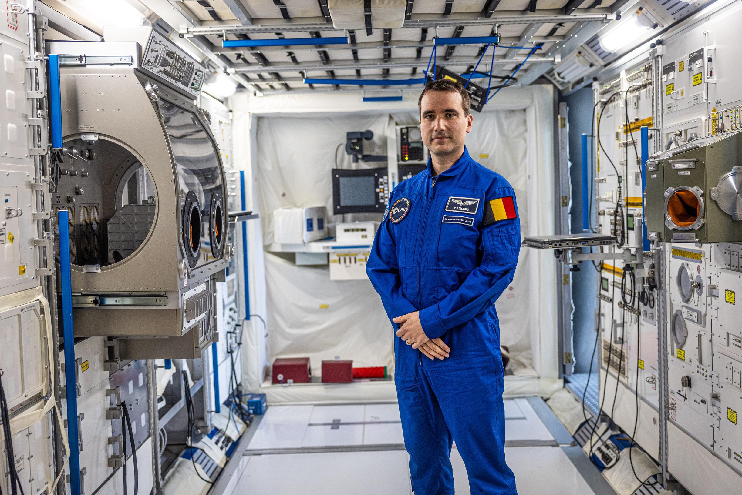 Na een jaar zwoegen mag Raphaël Liégeois zich nu volleerd astronaut ...