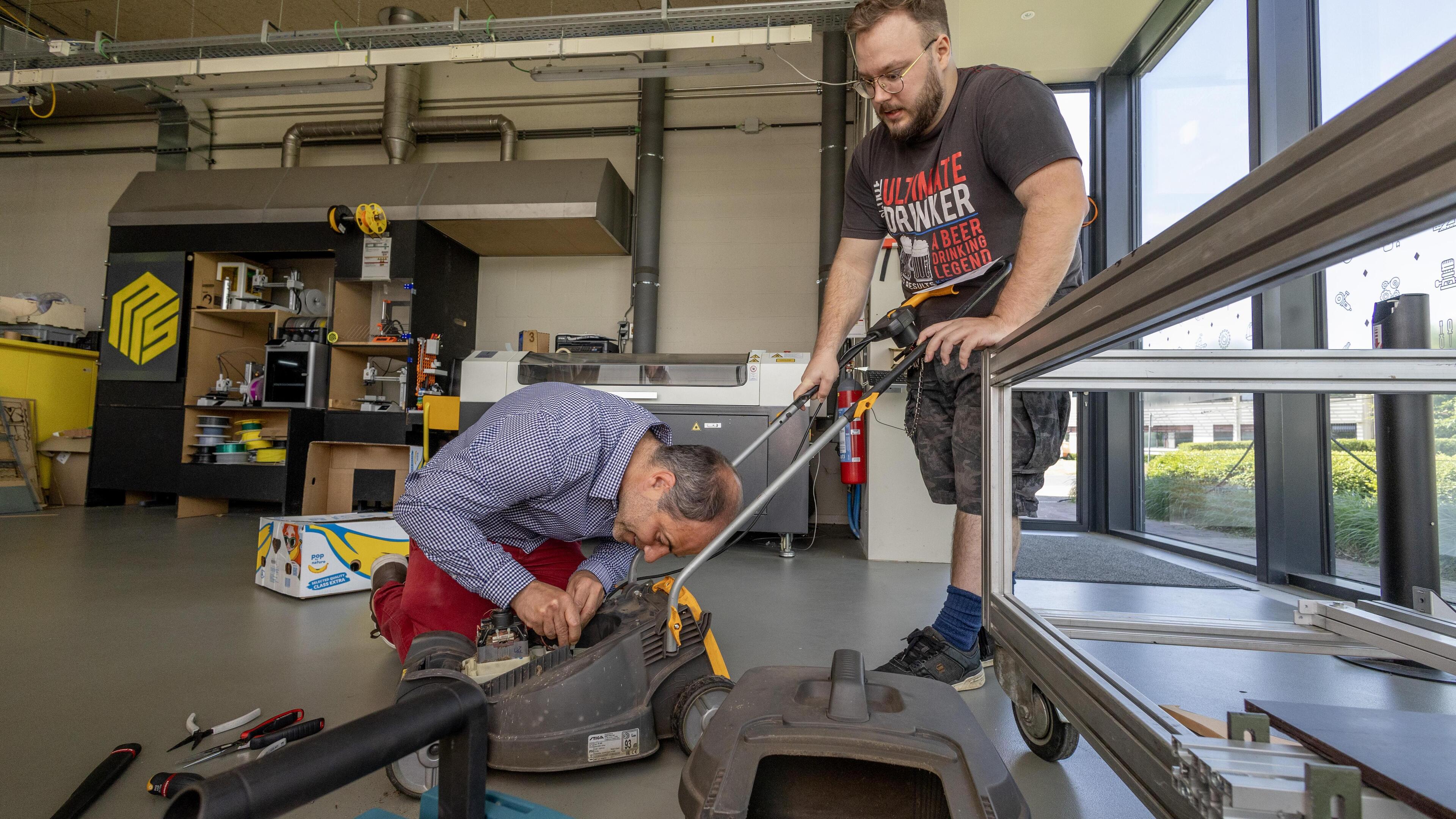 Deelatelier Rupelstreek pikt na verhuis draad van repaircafés weer op: “We hebben nieuwe uitvalsbasi
