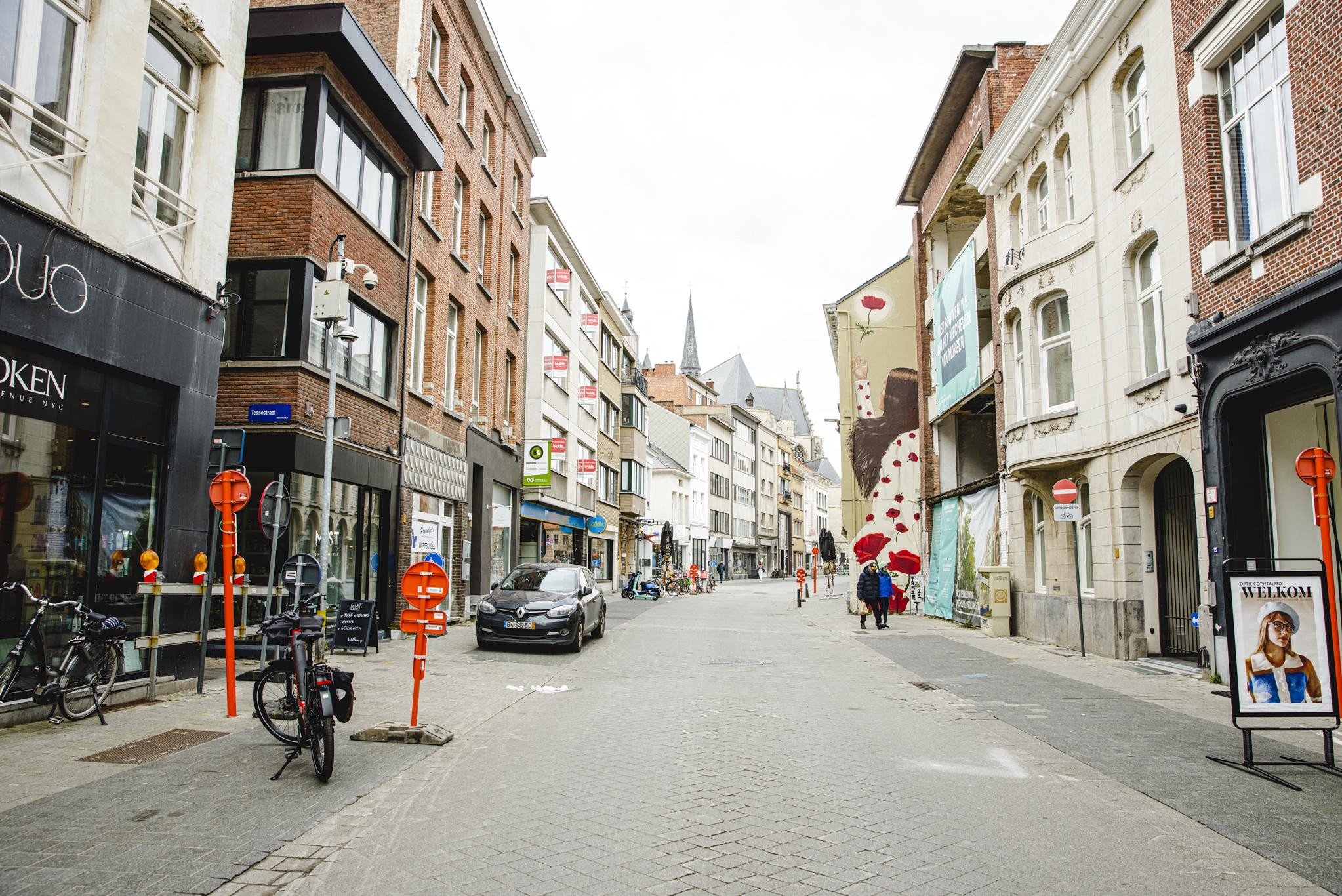 Dief aan de haal met handtas van vrouw (19)