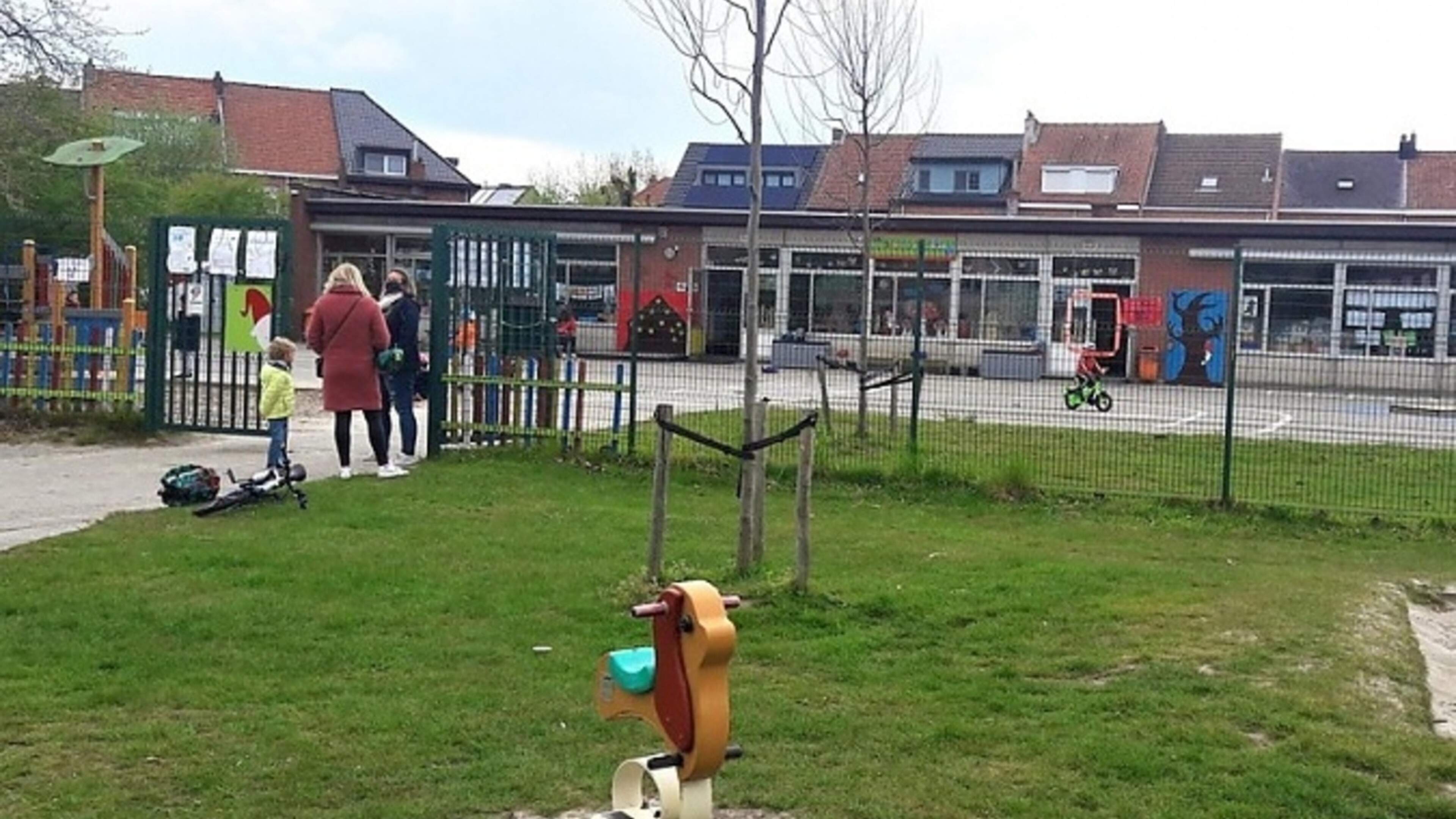 Ouders reageren verontwaardigd op sluiting kinderopvang Gloria in Hemiksem en Schelle: “Op onze gede