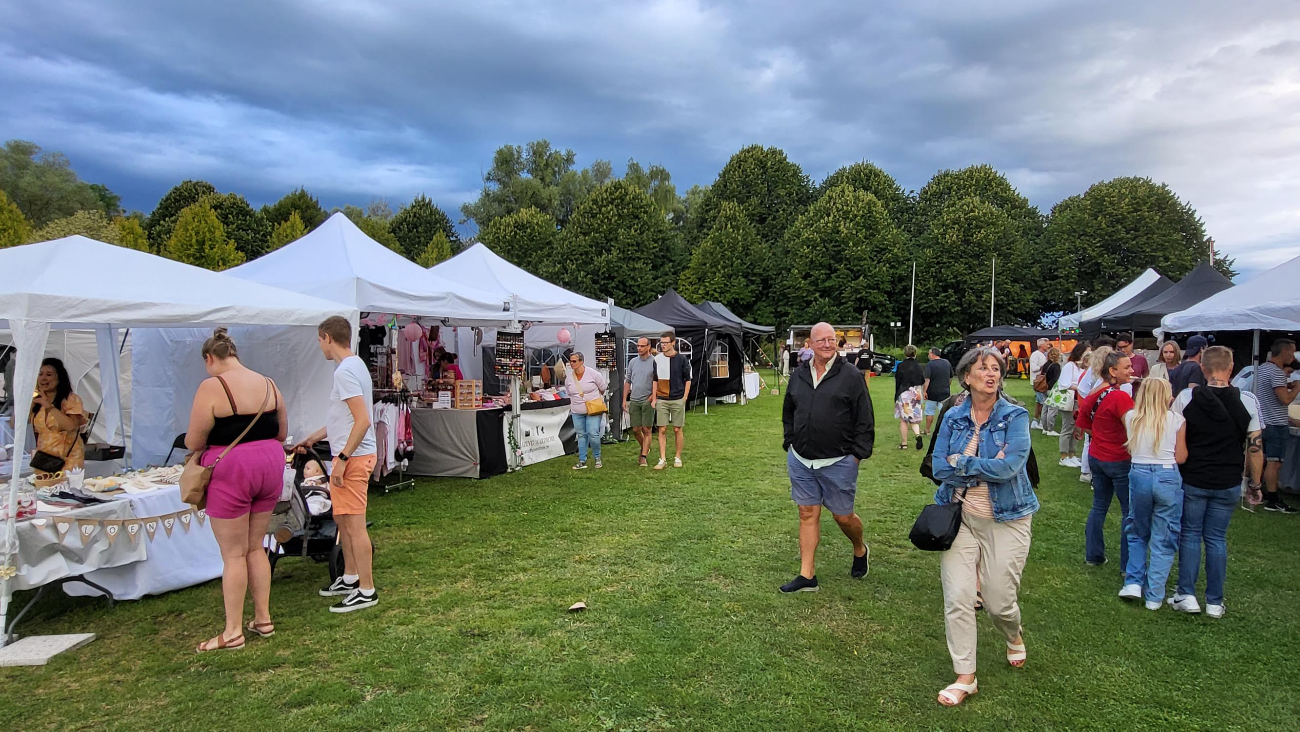 Kennismaken met lokale middenstand op derde editie zomermarkt aan Sint