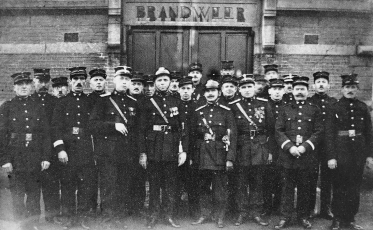 Edegems brandweerkorps in 1927.