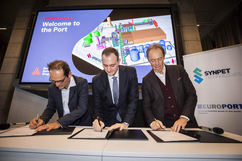 Synpet bouwt de plasticrecyclagefabriek in de haven.